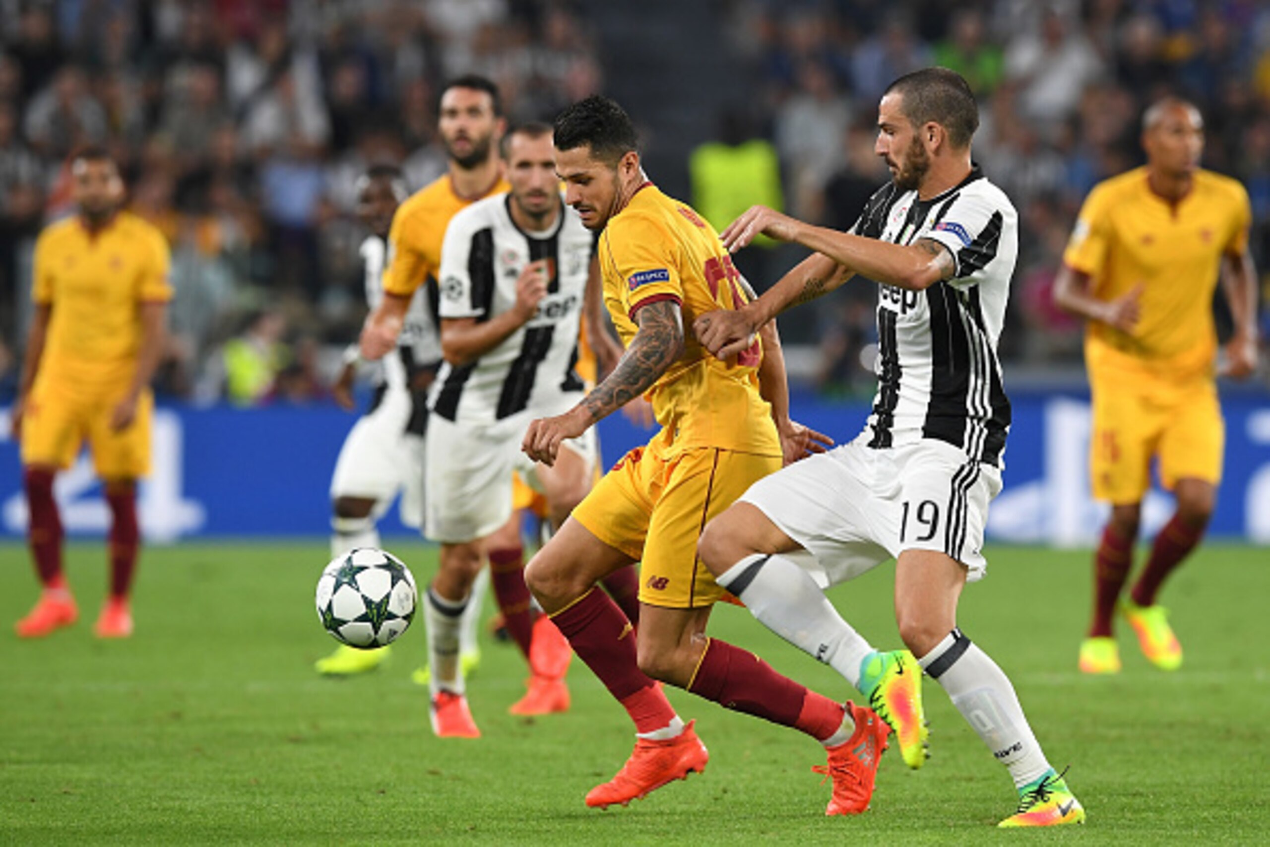TURIN, ITALY - SEPTEMBER 14:  Leonardo Bonucci (R) of Juventus FC competes with Vitolo of Sevilla FC during the UEFA Champions League Group H match between Juventus FC and Sevilla FC at Juventus Stadium on September 14, 2016 in Turin, Italy.  (Photo by Va