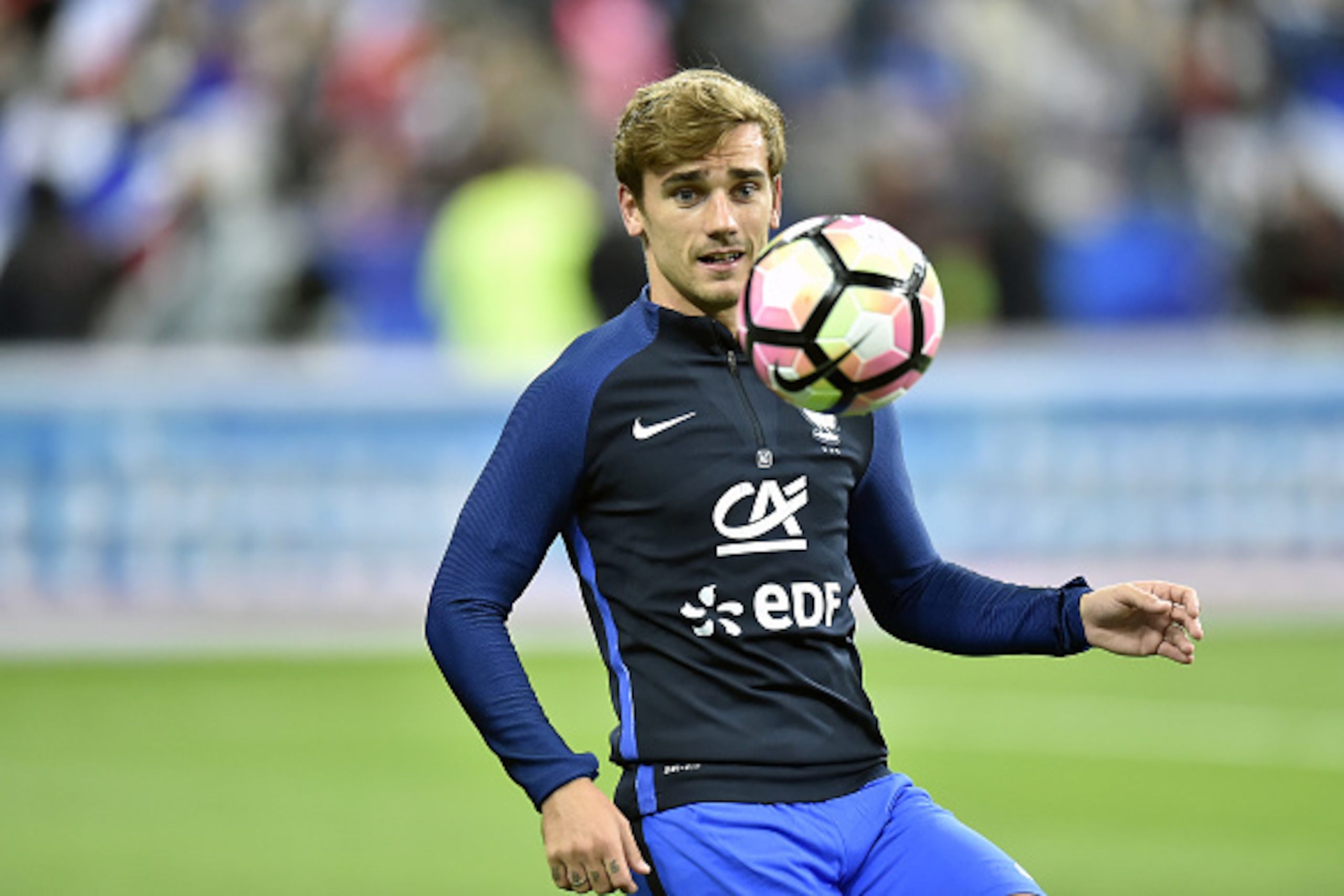 PARIS, FRANCE - OCTOBER 07:  Antoine Griezmann of France controls the ball during warmup before the FIFA 2018 World Cup Qualifier between France and Bulgaria at Stade de France on October 7, 2016 in Paris, France .  (Photo by Aurelien Meunier/Getty Images