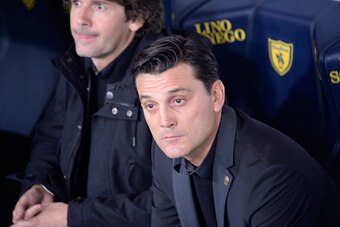 VERONA, ITALY - OCTOBER 16:  Vincenzo Montella head coach of AC Milan looks on during the Serie A match between AC ChievoVerona and AC Milan at Stadio Marc'Antonio Bentegodi on October 16, 2016 in Verona, Italy.  (Photo by Dino Panato/Getty Images)