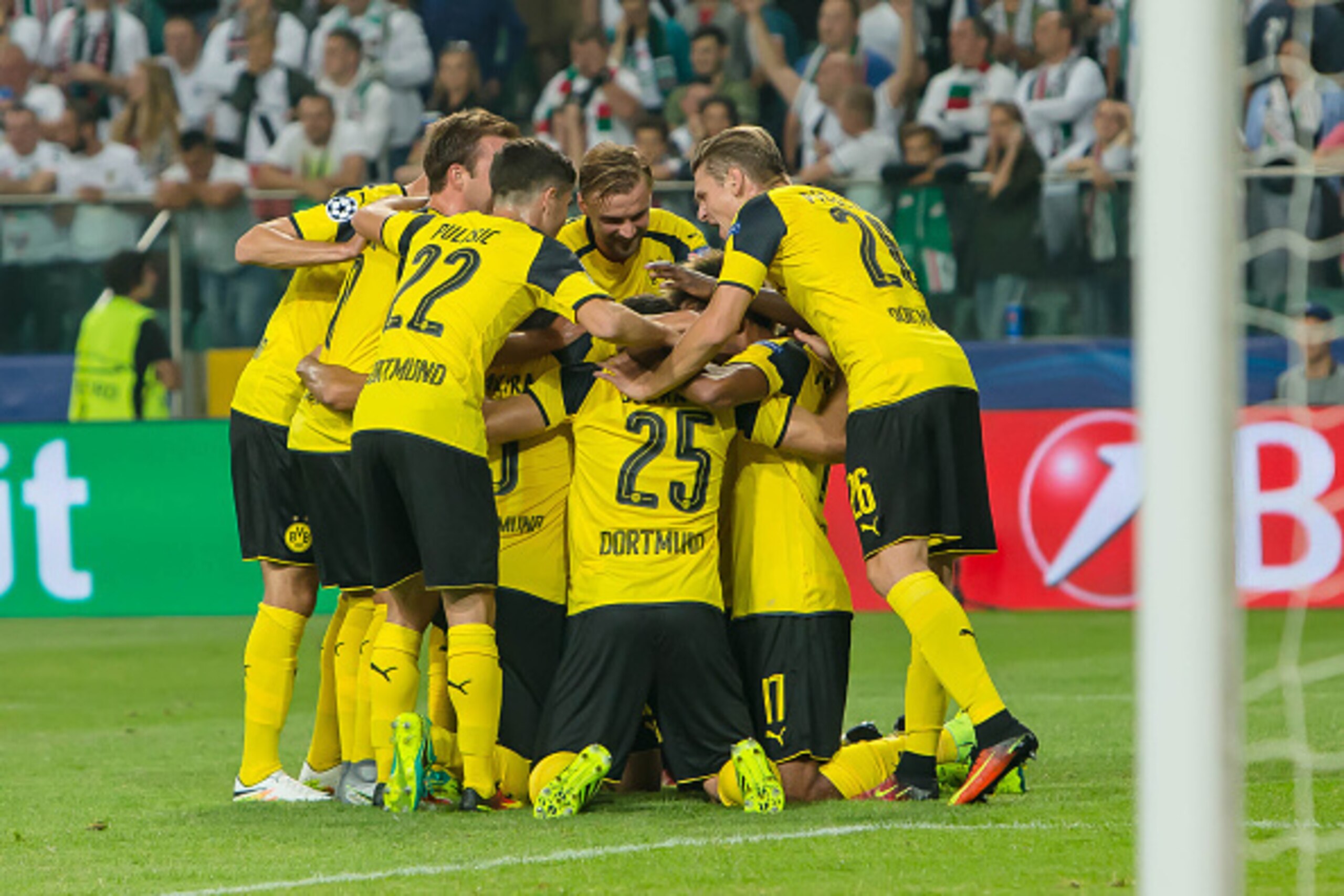 Warsaw, Poland 14.09.2016, UEFA Champions League - 2016/17 Season, Group F - Matchday 1,  Legia Warschau - BV Borussia Dortmund,  Jubel um den Torschuetzen zum  0:2  Sokratis (BVB)  (Photo by TF-Images/Getty Images)