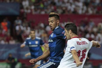 Corentin Tolisso was among the Lyon players who came close to scoring in defeat at Sevilla.