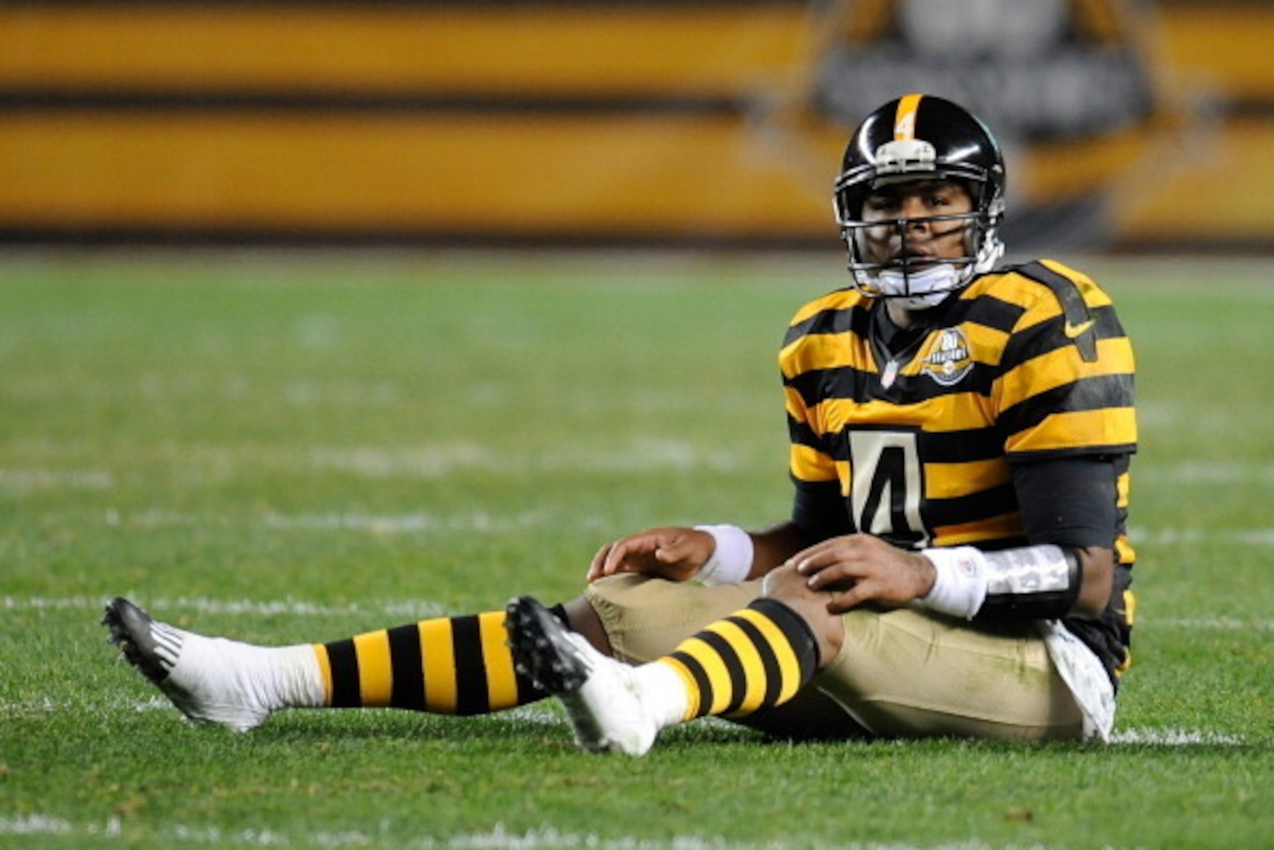 PITTSBURGH, PA - NOVEMBER 18 :  Byron Leftwich #4 of the Pittsburgh Steelers is slow to get up after being knocked down in the third quarter against the Baltimore Ravens on November 18, 2012 at Heinz Field in Pittsburgh, Pennsylvania.  (Photo by Joe Sarge