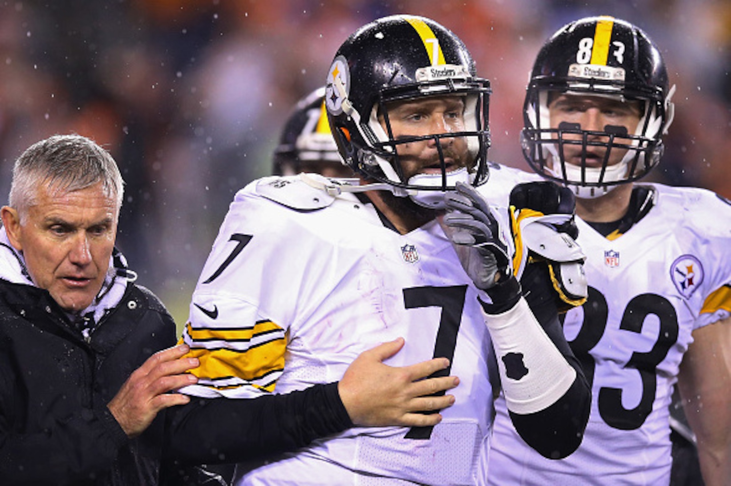 CINCINNATI, OH - JANUARY 09:  Ben Roethlisberger #7 of the Pittsburgh Steelers is helped off the field after being injured in the third quarter against the Cincinnati Bengals during the AFC Wild Card Playoff game at Paul Brown Stadium on January 9, 2016 i