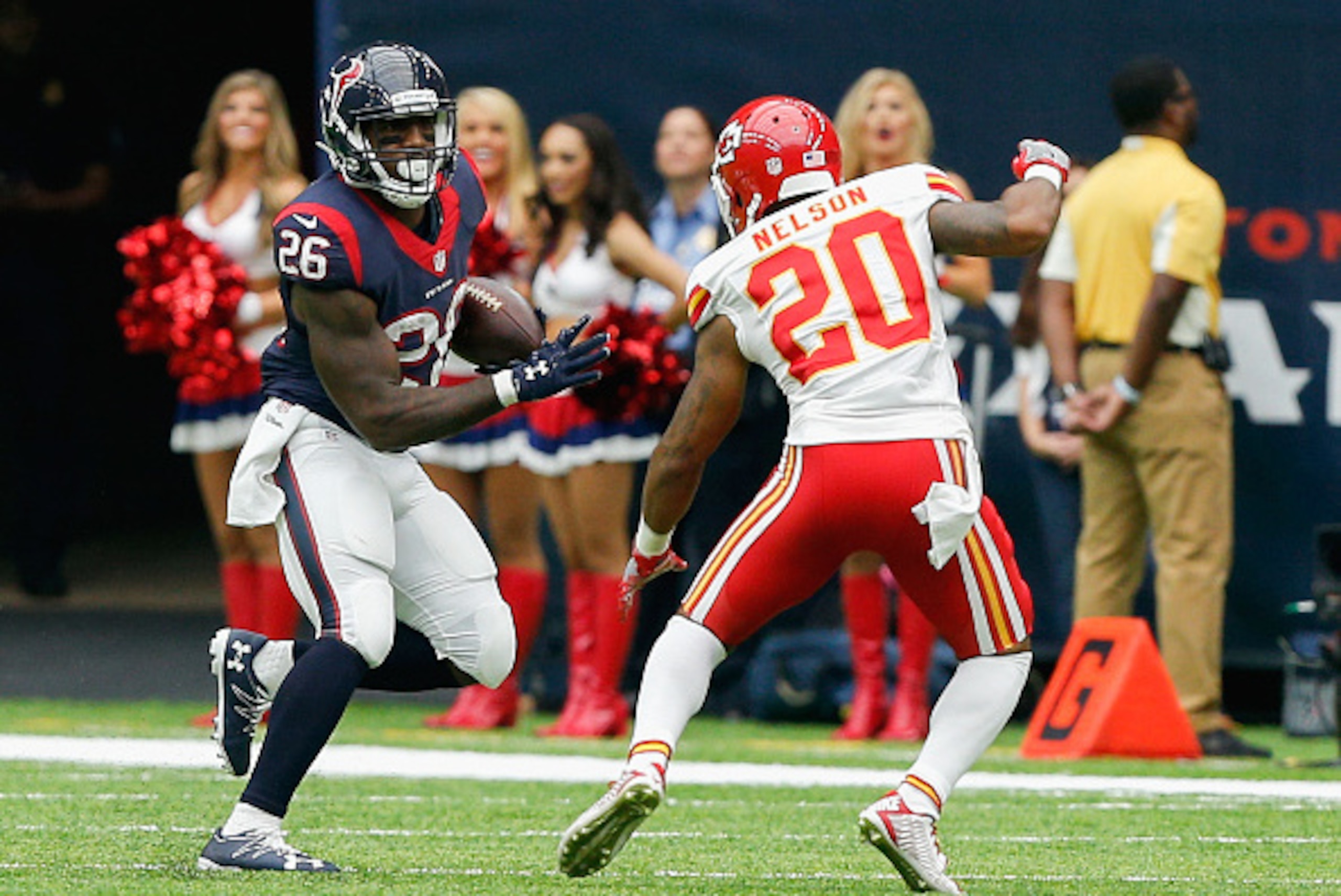 HOUSTON, TX - SEPTEMBER 18: Lamar Miller #26 of the Houston Texans runs with the ball as Steven Nelson #20 of the Kansas City Chiefs looks to make a tackle at NRG Stadium on September 18, 2016 in Houston, Texas.  (Photo by Bob Levey/Getty Images)