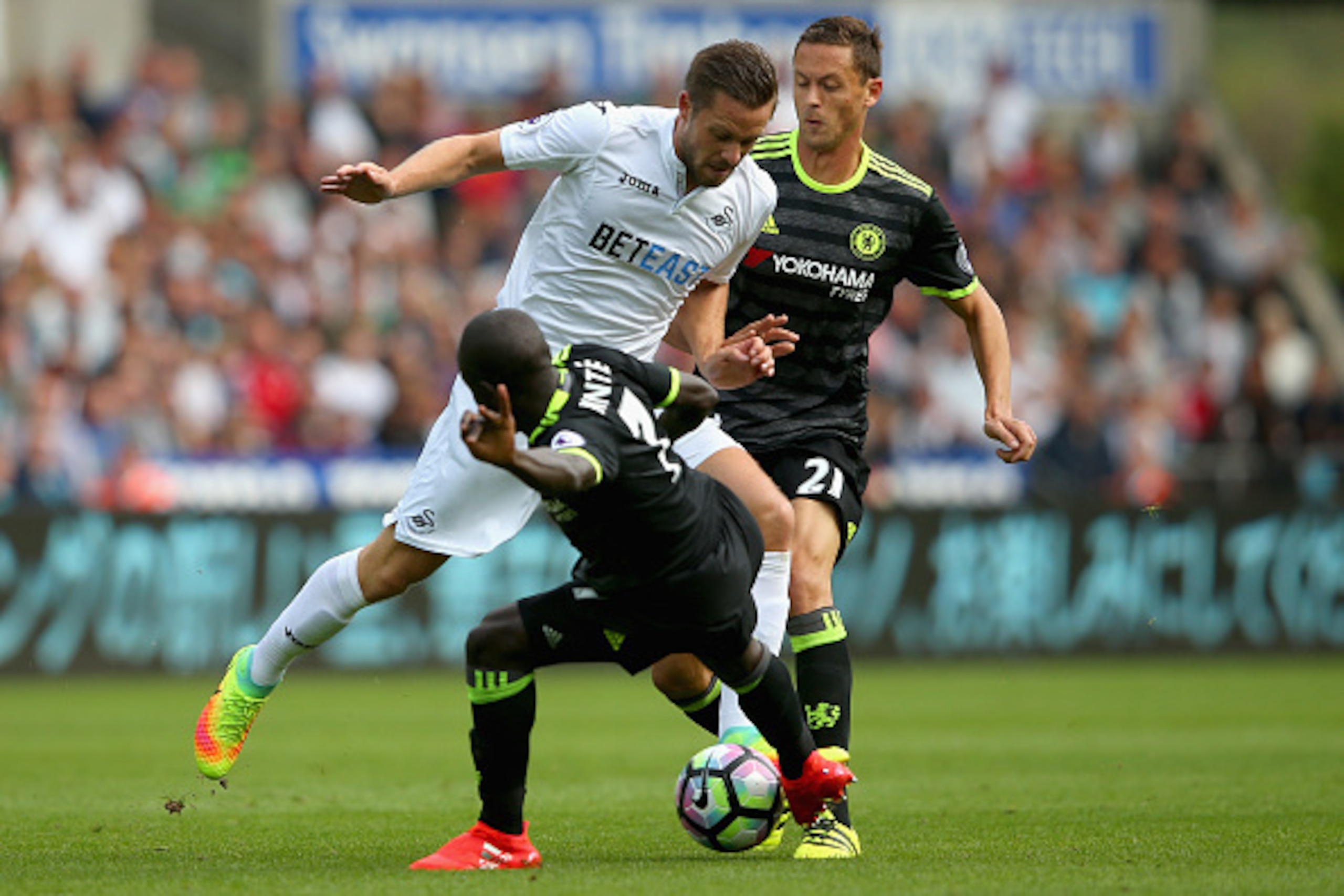 SWANSEA, WALES - SEPTEMBER 11:  Gylfi Sigurdsson of Swansea City battles with N'Golo Kante and Nemanja Matic of Chelsea during the Premier League match between Swansea City and Chelsea at Liberty Stadium on September 11, 2016 in Swansea, Wales.  (Photo by