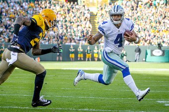 GREEN BAY, WI - OCTOBER 16: Dak Prescott #4 of the Dallas Cowboys runs with the ball against Ha Ha Clinton-Dix #21 of the Green Bay Packers in the first quarter at Lambeau Field on October 16, 2016 in Green Bay, Wisconsin. (Photo by Dylan Buell/Getty Imag