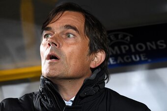 PSV Eindhoven's Dutch coach Phillip Cocu reacts during the Champions League group D football match between Rostov and PSV Eindhoven in Rostov on September 28, 2016. / AFP / Kirill KUDRYAVTSEV        (Photo credit should read KIRILL KUDRYAVTSEV/AFP/Getty I