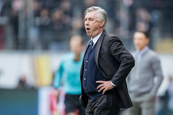 FRANKFURT AM MAIN, GERMANY - OCTOBER 15:  Head coach Carlo Ancelotti of Muenchen looks on during the Bundesliga match between Eintracht Frankfurt and Bayern Muenchen at Commerzbank-Arena on October 15, 2016 in Frankfurt am Main, Germany.  (Photo by Simon 
