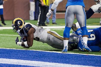 DETROIT, MI - OCTOBER 16: Wide receiver Kenny Britt #18 of the Los Angeles Rams stretches to the line of scrimmage for a fourth quarter touch down during an NFL game against the Detroit Lions at Ford Field on October 16, 2016 in Detroit, Michigan. (Photo 