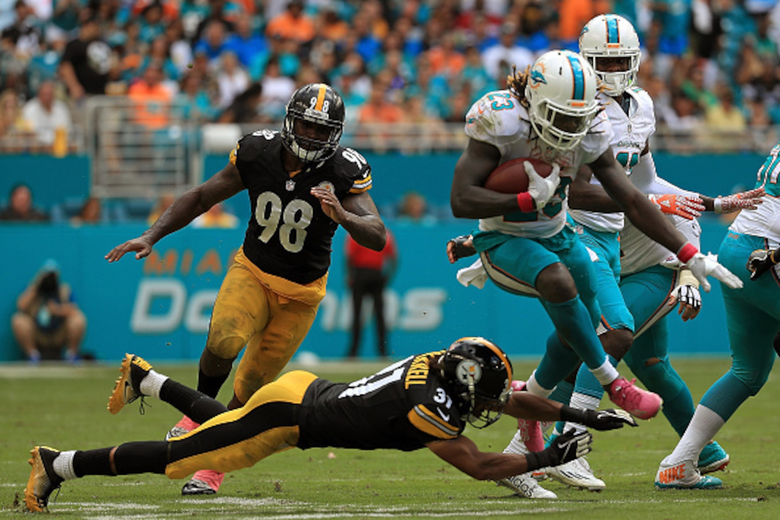 MIAMI GARDENS, FL - OCTOBER 16:  Jay Ajayi #23 of the Miami Dolphins rushes during a game against the Pittsburgh Steelers on October 16, 2016 in Miami Gardens, Florida.  (Photo by Mike Ehrmann/Getty Images)