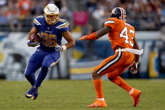 SAN DIEGO, CA - OCTOBER 13:  Hunter Henry #86 of the San Diego Chargers catches a pass as  T.J. Ward #43 of the Denver Broncos defends during the first half of a game at Qualcomm Stadium on October 13, 2016 in San Diego, California.  (Photo by Sean M. Haf