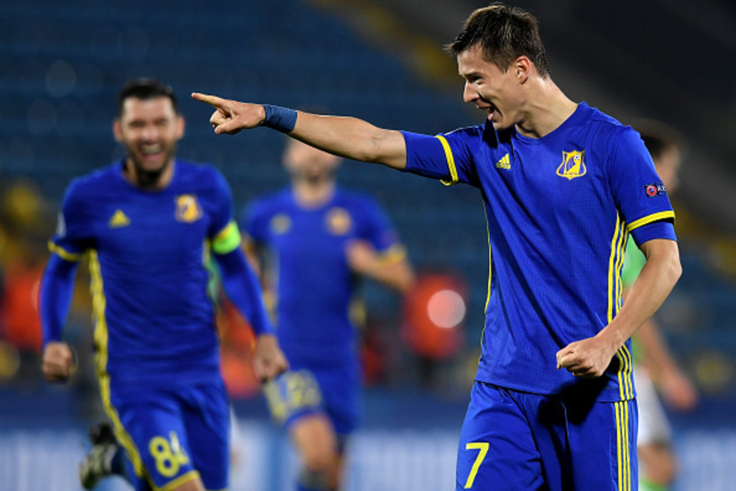 Rostov's forward Dmitri Poloz celebrates after scoring a goal during the Champions League group D football match between Rostov and PSV Eindhoven in Rostov on September 28, 2016. / AFP / Kirill KUDRYAVTSEV        (Photo credit should read KIRILL KUDRYAVTS