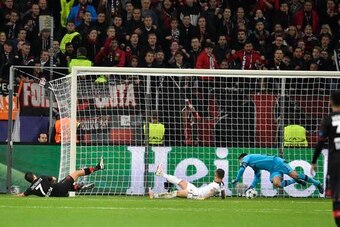 Lloris made a crucial save to keep Hernandez at bay.