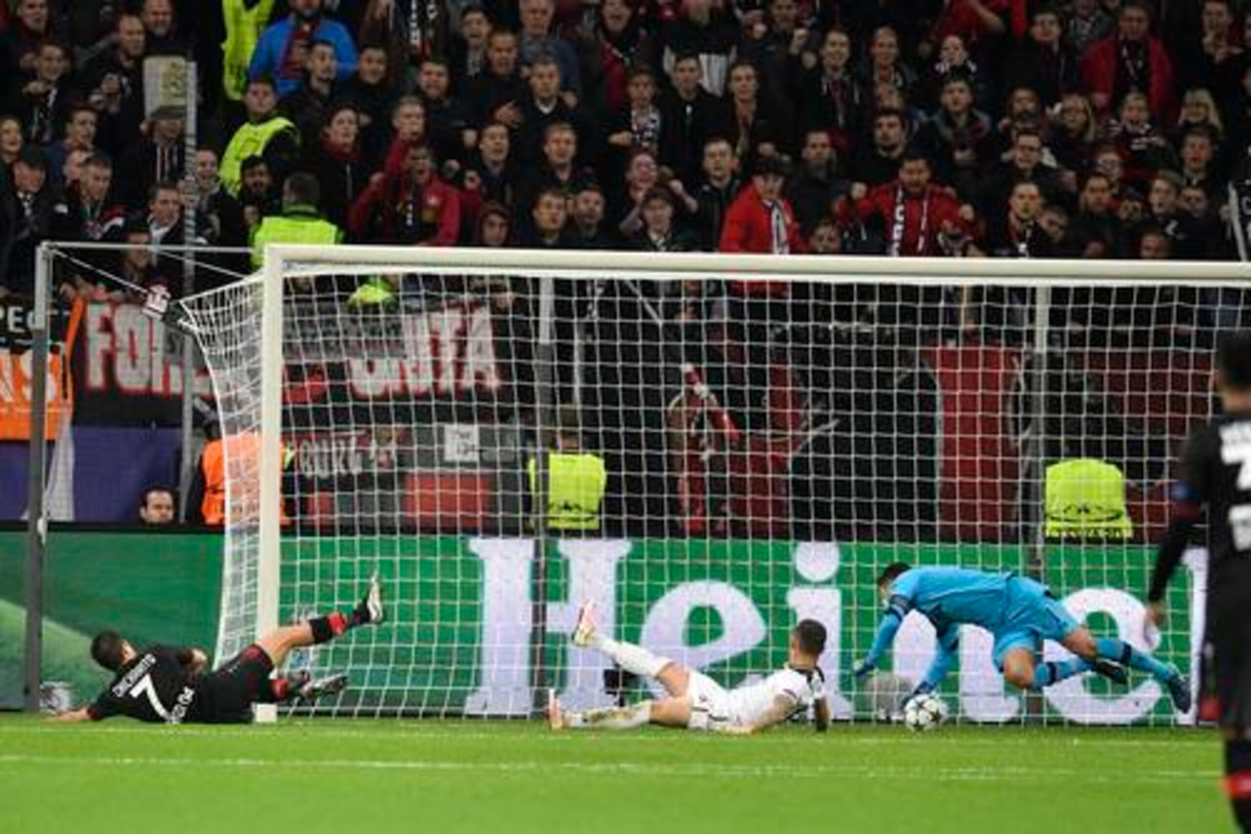 Lloris made a crucial save to keep Hernandez at bay.