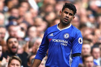 LONDON, ENGLAND - OCTOBER 15: Diego Costa of Chelsea (R) is appluded by the Chelsea fans during the Premier League match between Chelsea and Leicester City at Stamford Bridge on October 15, 2016 in London, England.  (Photo by Ian Walton/Getty Images)