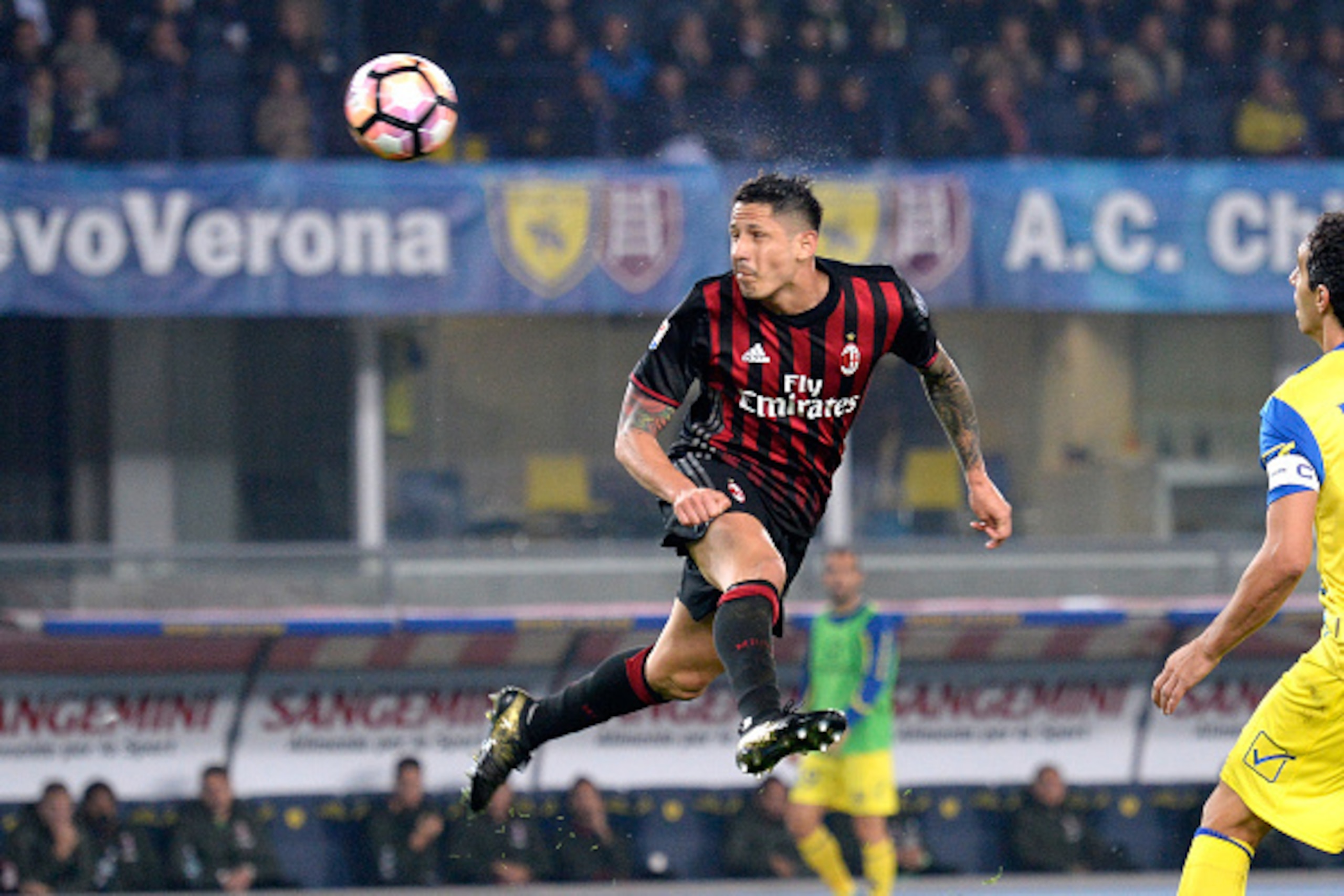 VERONA, ITALY - OCTOBER 16:  Gianluca Lapadula  of AC Milan in action during the Serie A match between AC ChievoVerona and AC Milan at Stadio Marc'Antonio Bentegodi on October 16, 2016 in Verona, Italy.  (Photo by Dino Panato/Getty Images)