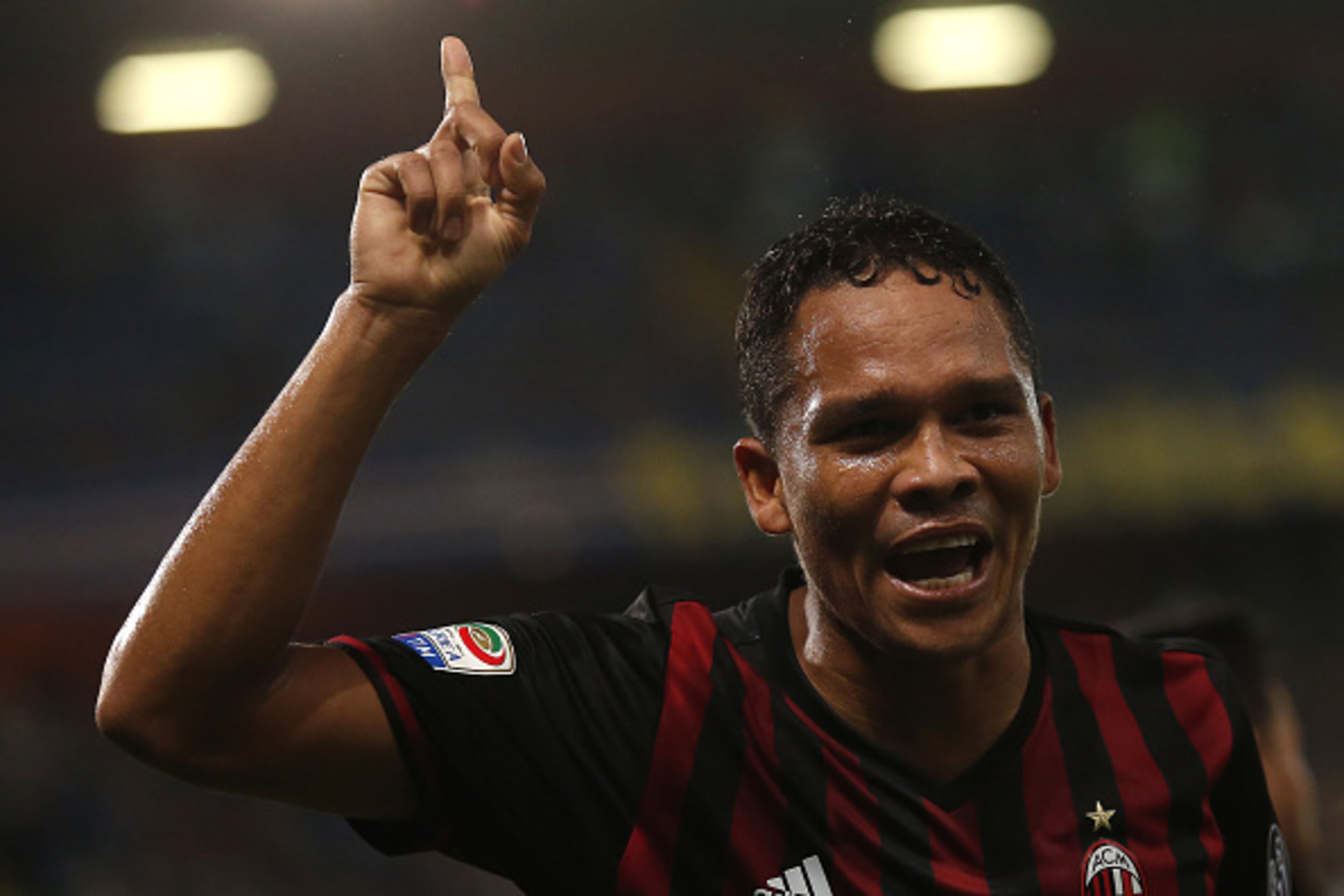 AC Milan's Colombian forward Carlos Bacca celebrates after scoring during the Italian Serie A football match between Sampdoria and AC Milan on September 16, 2016 at 'Luigi Ferraris Stadium' in Genoa.  / AFP / MARCO BERTORELLO        (Photo credit should r