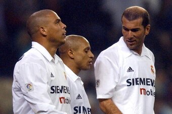 Real Madrid's Zinedine Zidane (R) celebrates his goal against Sevilla with Roberto Carlos (C) and Ronaldo (L) during a Liga match Real Madrid CF-Sevilla CF in Santiago Bernabeu Stadium in Madrid 02 January 2003. Real Madrid won 3-0.  (Photo credit should 