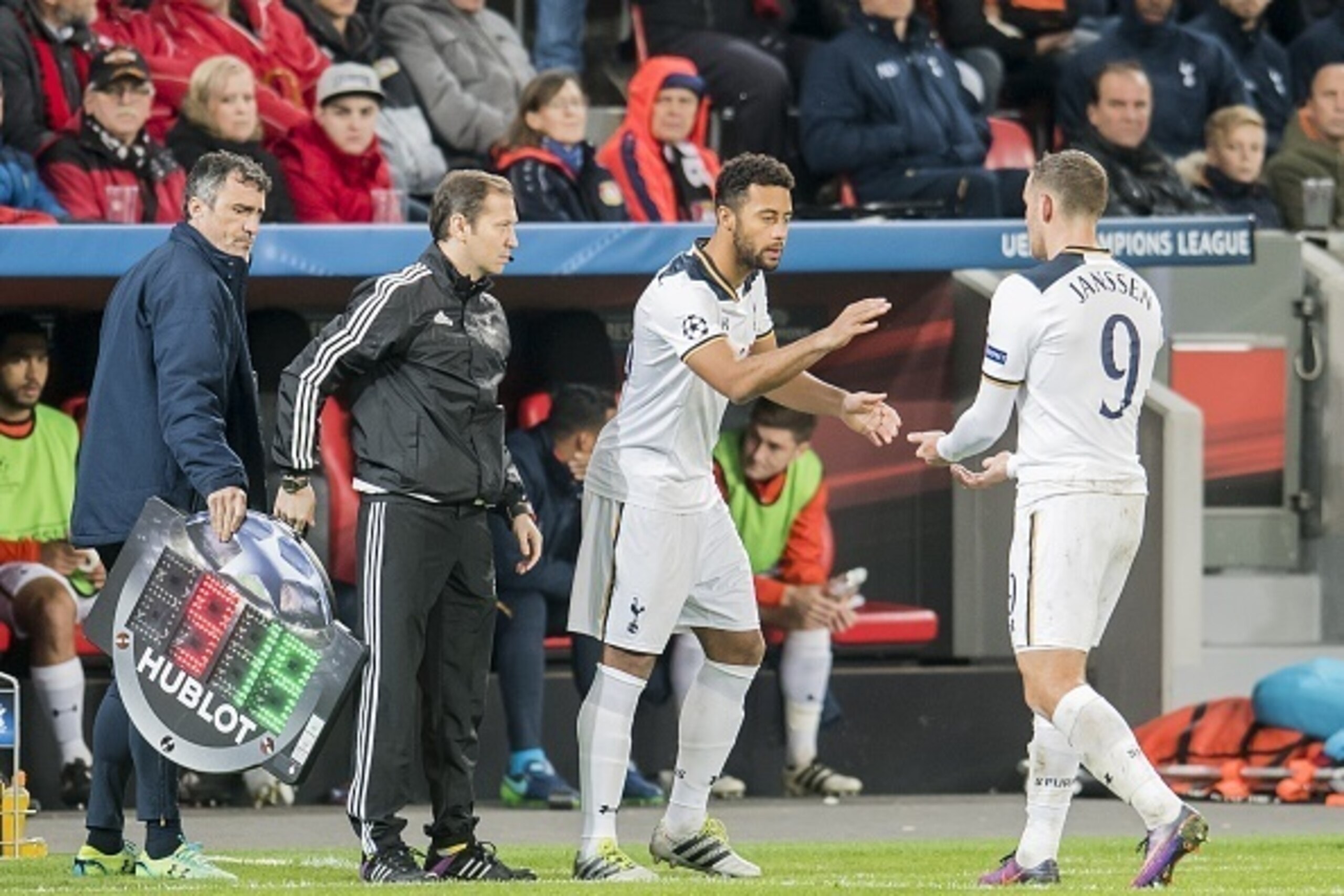 (L-R) Mousa Dembele of Tottenham Hotspur FC, Vincent Janssen of Tottenham Hotspur FCduring the Champions League group E match between Bayer Leverkusen and Tottenham Hotspur on October 18, 2016 at the Bay Arena in Leverkusen, Germany(Photo by VI Images via