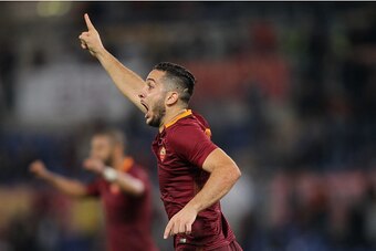 ROME, ITALY - OCTOBER 02:  Kostas Manolas of AS Roma celebrates after scoring the team's second goal during the Serie A match between AS Roma and FC Internazionale at Stadio Olimpico on October 2, 2016 in Rome, Italy.  (Photo by Paolo Bruno/Getty Images )