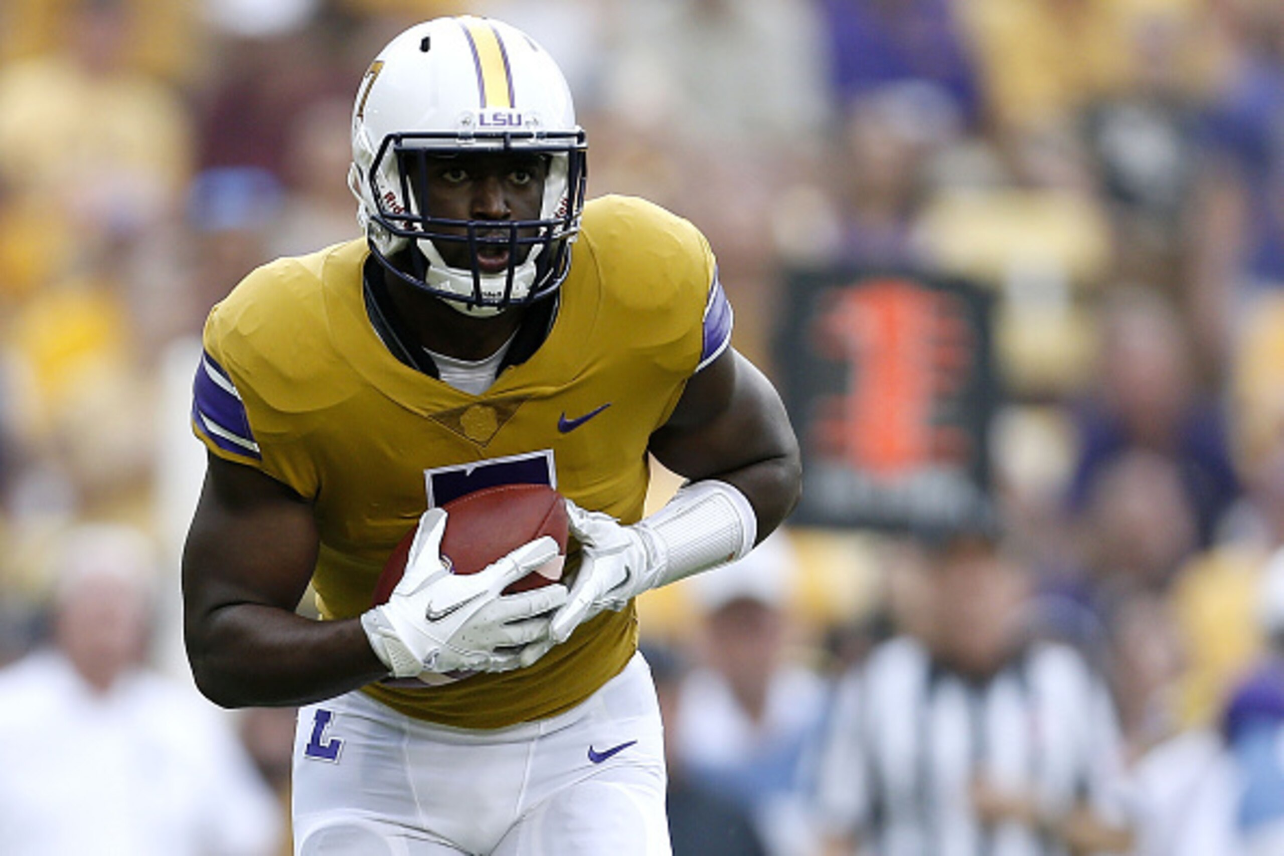 BATON ROUGE, LA - SEPTEMBER 17: Leonard Fournette #7 of the LSU Tigers runs with the ball during a game at Tiger Stadium on September 17, 2016 in Baton Rouge, Louisiana. (Photo by Jonathan Bachman/Getty Images) BATON ROUGE, LA - SEPTEMBER 17: Leonard Fournette #7 of the LSU Tigers runs with the ball during a game at Tiger Stadium on September 17, 2016 in Baton Rouge, Louisiana. (Photo by Jonathan Bachman/Getty Images)