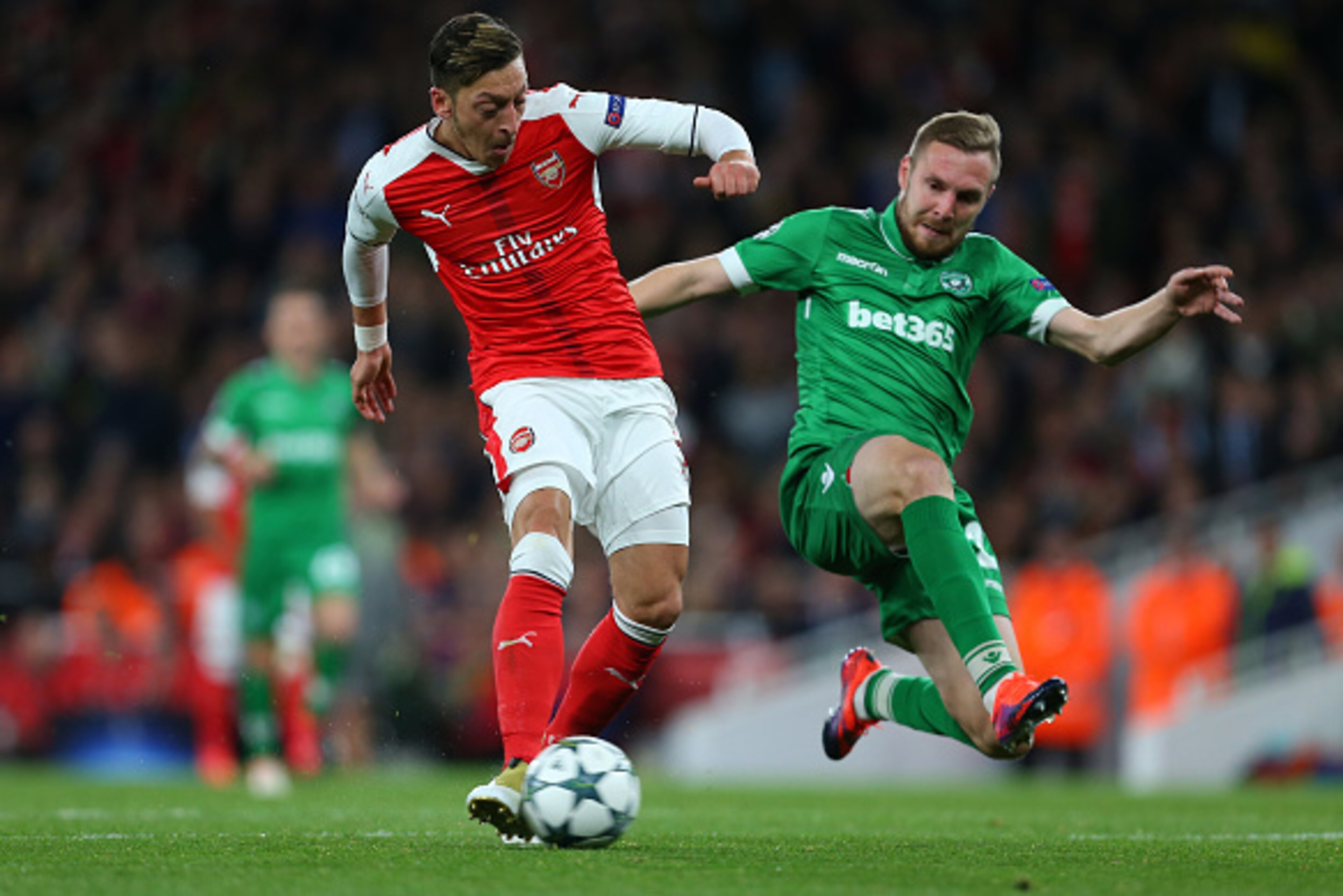 LONDON, ENGLAND - OCTOBER 19: Mesut Ozil of Arsenal scores a goal to make it 4-0 during the UEFA Champions League match between Arsenal FC and PFC Ludogorets Razgrad at Emirates Stadium on October 19, 2016 in London, England. (Photo by Catherine Ivill - A