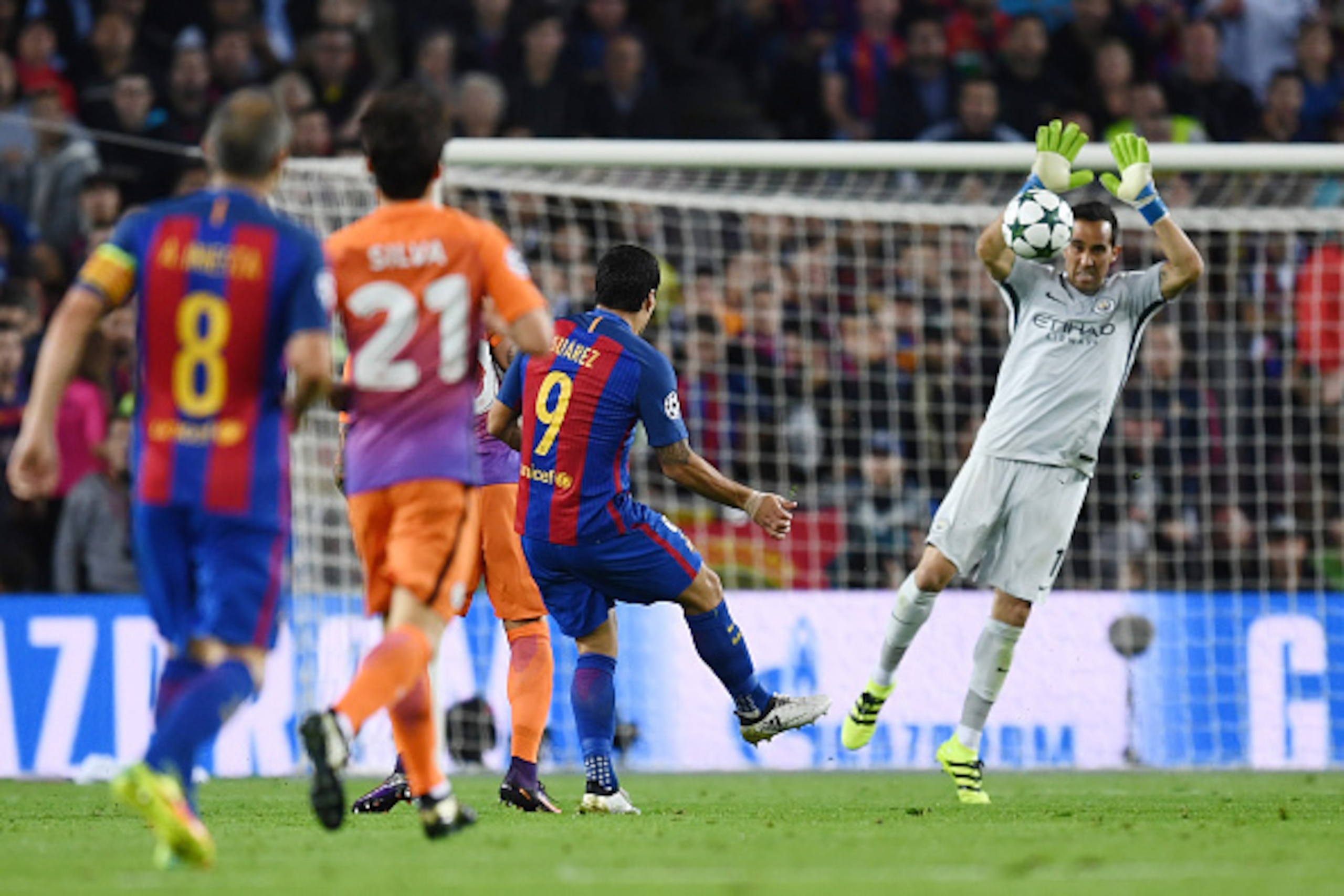 BARCELONA, SPAIN - OCTOBER 19: Claudio Bravo of Manchester City handles the shot from Luis Suarez of Barcelona outside of his area during the UEFA Champions League group C match between FC Barcelona and Manchester City FC at Camp Nou on October 19, 2016 BARCELONA, SPAIN - OCTOBER 19: Claudio Bravo of Manchester City handles the shot from Luis Suarez of Barcelona outside of his area during the UEFA Champions League group C match between FC Barcelona and Manchester City FC at Camp Nou on October 19, 2016
