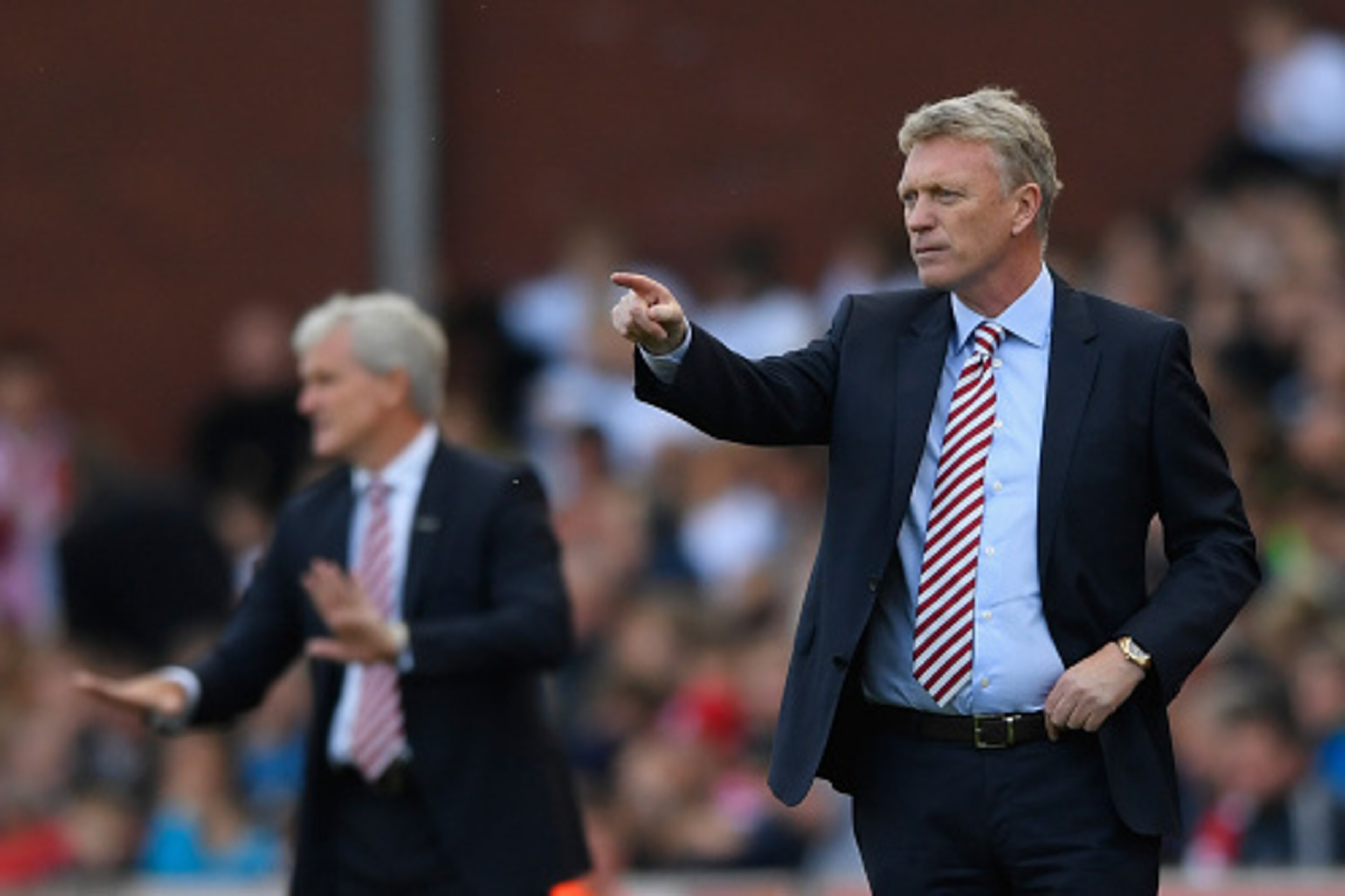 STOKE ON TRENT, ENGLAND - OCTOBER 15:  Sunderland manager David Moyes looks on during the Premier League match between Stoke City and Sunderland at Bet365 Stadium on October 15, 2016 in Stoke on Trent, England.  (Photo by Stu Forster/Getty Images)