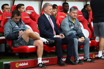 SUNDERLAND, ENGLAND - OCTOBER 01: David Moyes, Manager of Sunderland takes his seat during the Premier League match between Sunderland and West Bromwich Albion at Stadium of Light on October 1, 2016 in Sunderland, England.  (Photo by Clive Brunskill/Getty