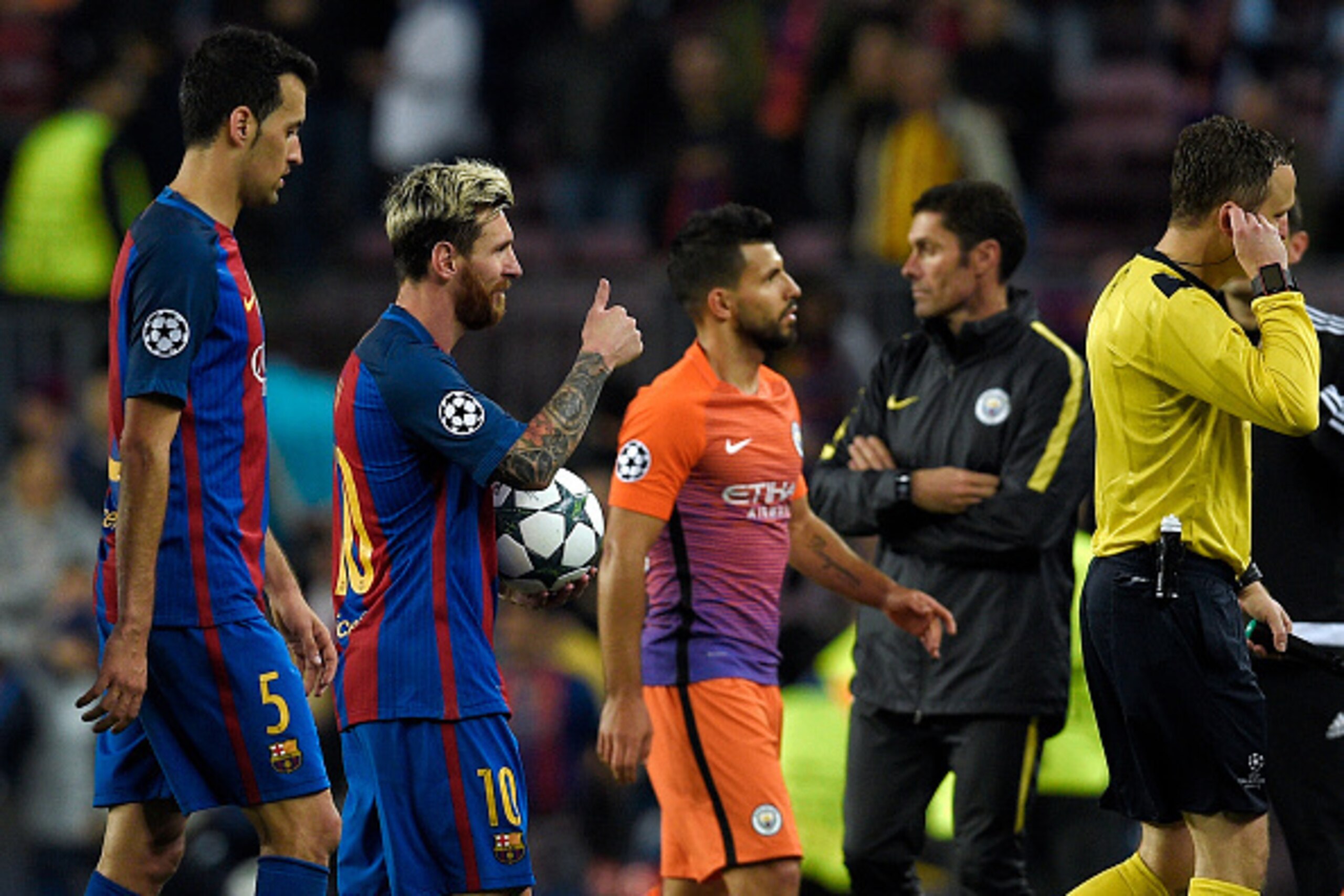 Barcelona's Argentinian forward Lionel Messi (2nd L) thumbs up as he leaves the pitch after getting a hat-trick during the UEFA Champions League football match FC Barcelona vs Manchester City at the Camp Nou stadium in Barcelona on October 19, 2016. / AFP