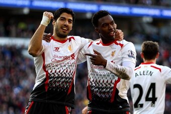 CARDIFF, WALES - MARCH 22:  Daniel Sturridge of Liverpool celebrates with team mate Luis Suarez after scoring his team's fifth goal during the Barclays Premier League match between Cardiff City and Liverpool at Cardiff City Stadium on March 22, 2014 in Ca