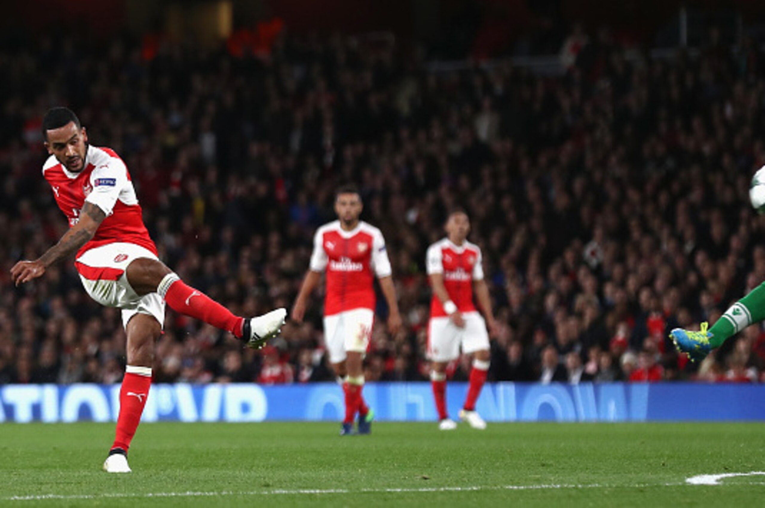LONDON, ENGLAND - OCTOBER 19:  Theo Walcott of Arsenal scores his team's second goal of the game during the UEFA Champions League group A match between Arsenal FC and PFC Ludogorets Razgrad at the Emirates Stadium on October 19, 2016 in London, England.  