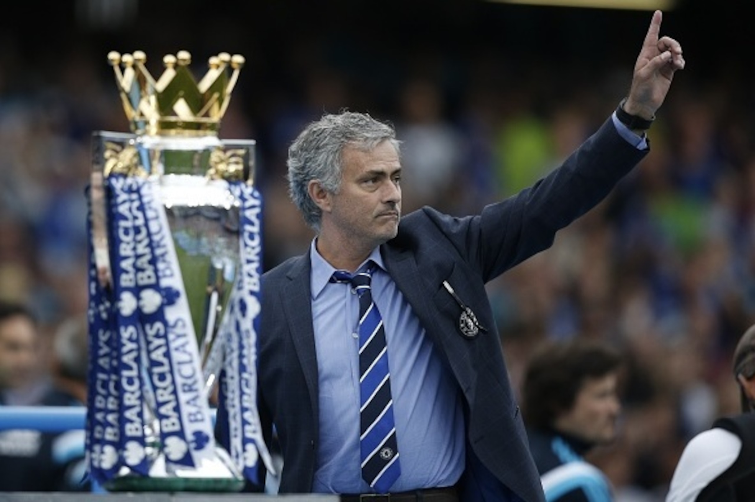 Chelsea's Portuguese manager Jose Mourinho (R) gestures during the presentation of the Premier League trophy after the English Premier League football match between Chelsea and Sunderland at Stamford Bridge in London on May 24, 2015. Chelsea were official