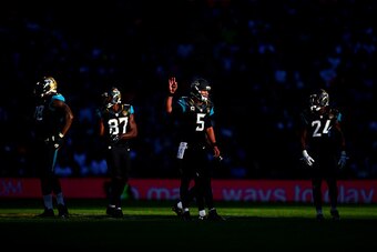LONDON, ENGLAND - OCTOBER 02:  Blake Bortles #5 of the Jacksonville Jaguars signals to his team-mates during the NFL game between Indianapolis Colts and Jacksonville Jaguars at Wembley Stadium on October 2, 2016 in London, England.  (Photo by Dan Istitene