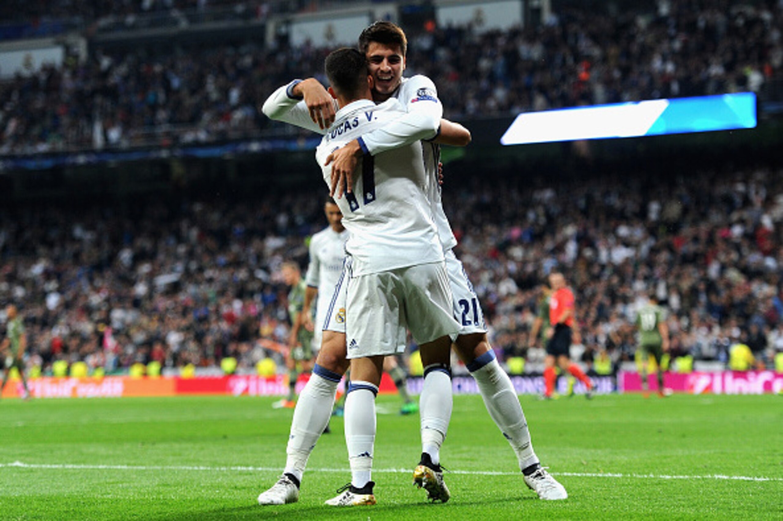 MADRID, SPAIN - OCTOBER 18:  Lucas Vazquez (front) of Real Madrid celebrates scoring his team's fourth goal with his team mate Alvaro Morata during the UEFA Champions League Group F match between Real Madrid CF and Legia Warszawa at Bernabeu on October 18