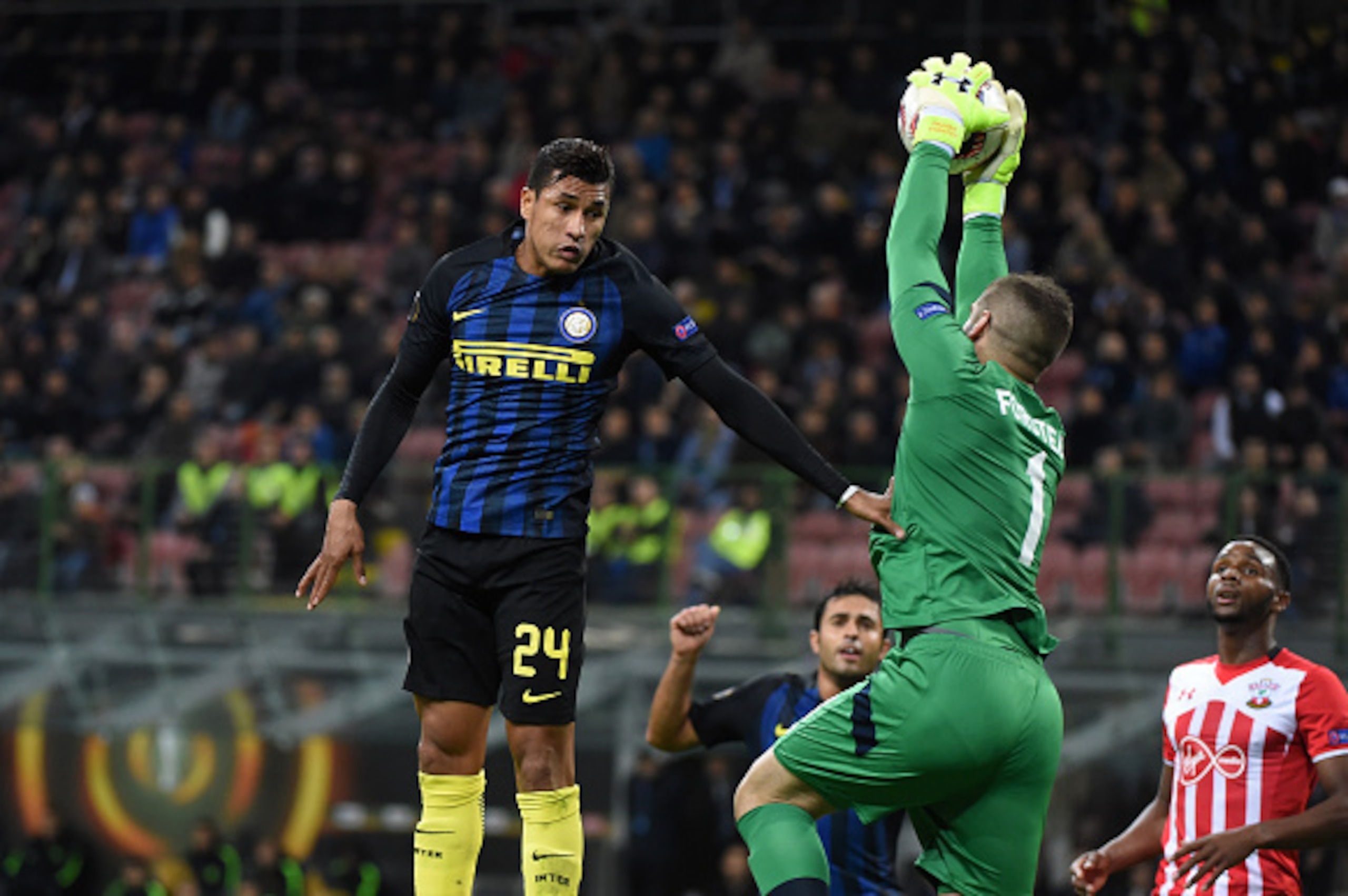 MILAN, ITALY - OCTOBER 20:  (L-R) Jeison Murillo of FC Internazionale competes for the ball with Fraser Forster of Southampton FC during the UEFA Europa League match between FC Internazionale Milano and Southampton FC at Giuseppe Meazza Stadium on October