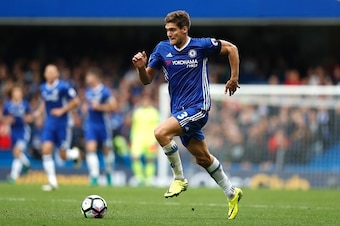 Chelsea's Spanish defender Marcos Alonso runs with the ball during the English Premier League football match between Chelsea and Leicester City at Stamford Bridge in London on October 15, 2016. / AFP / Adrian DENNIS / RESTRICTED TO EDITORIAL USE. No use w