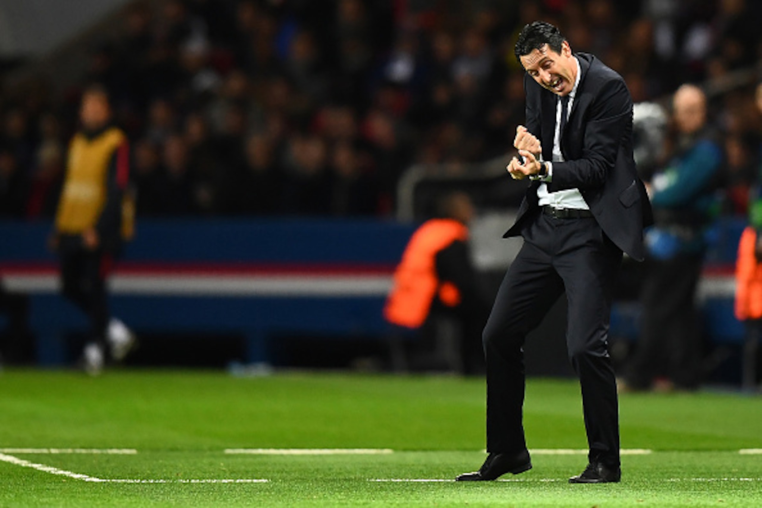 Paris Saint-Germain's Spanish coach Unai Emery reacts during the UEFA Champions League group A football match between Paris Saint-Germain (PSG) and Basel at the Parc des Princes stadium in Paris on October 19, 2016. / AFP / FRANCK FIFE        (Photo credi