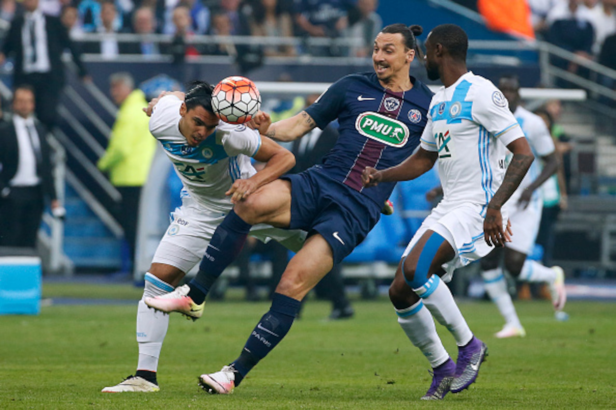 Paris Saint-Germain's Swedish forward Zlatan Ibrahimovic  (C) vies with Marseille's Dutch defender Karim Rekik (L) during the French Cup final football match beween Marseille (OM) and Paris Saint-Germain (PSG) on May 21, 2016 at the Stade de France  in Sa