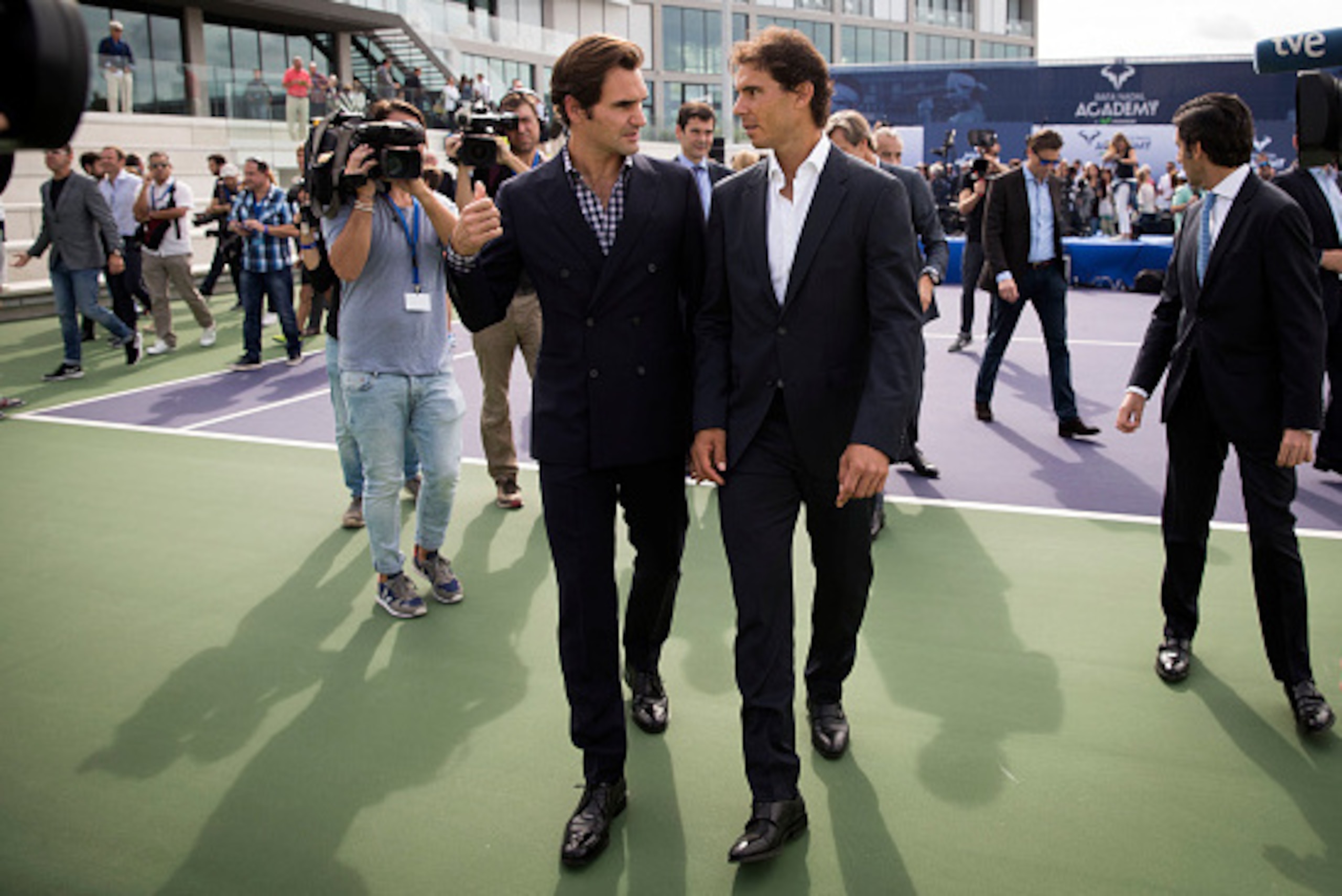 Spanish tennis player Rafael Nadal (R) and Swiss's player tennis Roger Federer walk together during the opening of the Rafa Nadal Academy in Manacor on October 19, 2016. / AFP / JAIME REINA        (Photo credit should read JAIME REINA/AFP/Getty Images)