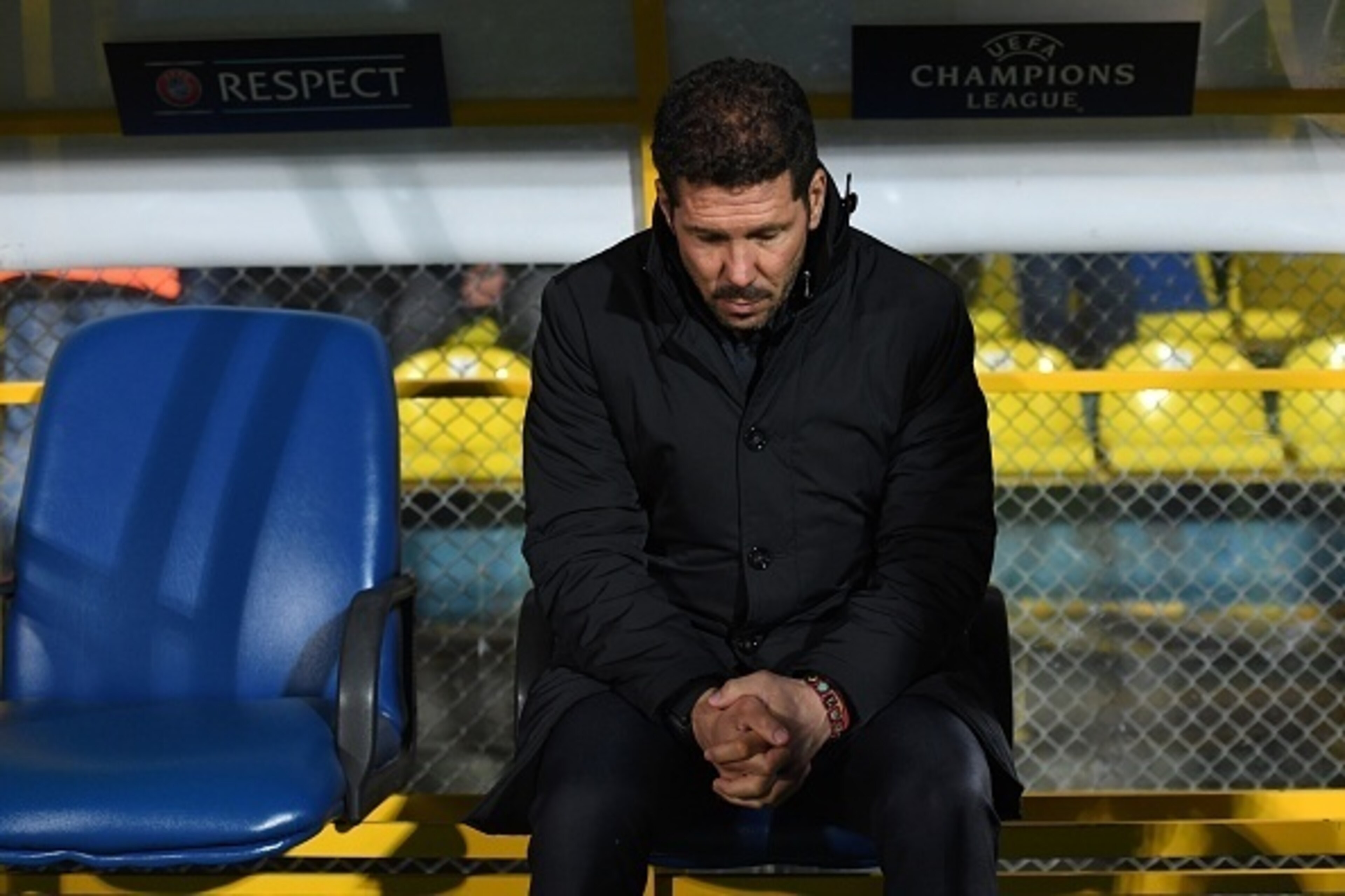 Atletico Madrid's Argentinian coach Diego Simeone is seen before the UEFA Champions League football match between FC Rostov and Club Atletico de Madrid in Rostov-on-Don on October 19, 2016. / AFP / Kirill KUDRYAVTSEV (Photo credit should read KIRIL Atletico Madrid's Argentinian coach Diego Simeone is seen before the UEFA Champions League football match between FC Rostov and Club Atletico de Madrid in Rostov-on-Don on October 19, 2016. / AFP / Kirill KUDRYAVTSEV (Photo credit should read KIRIL