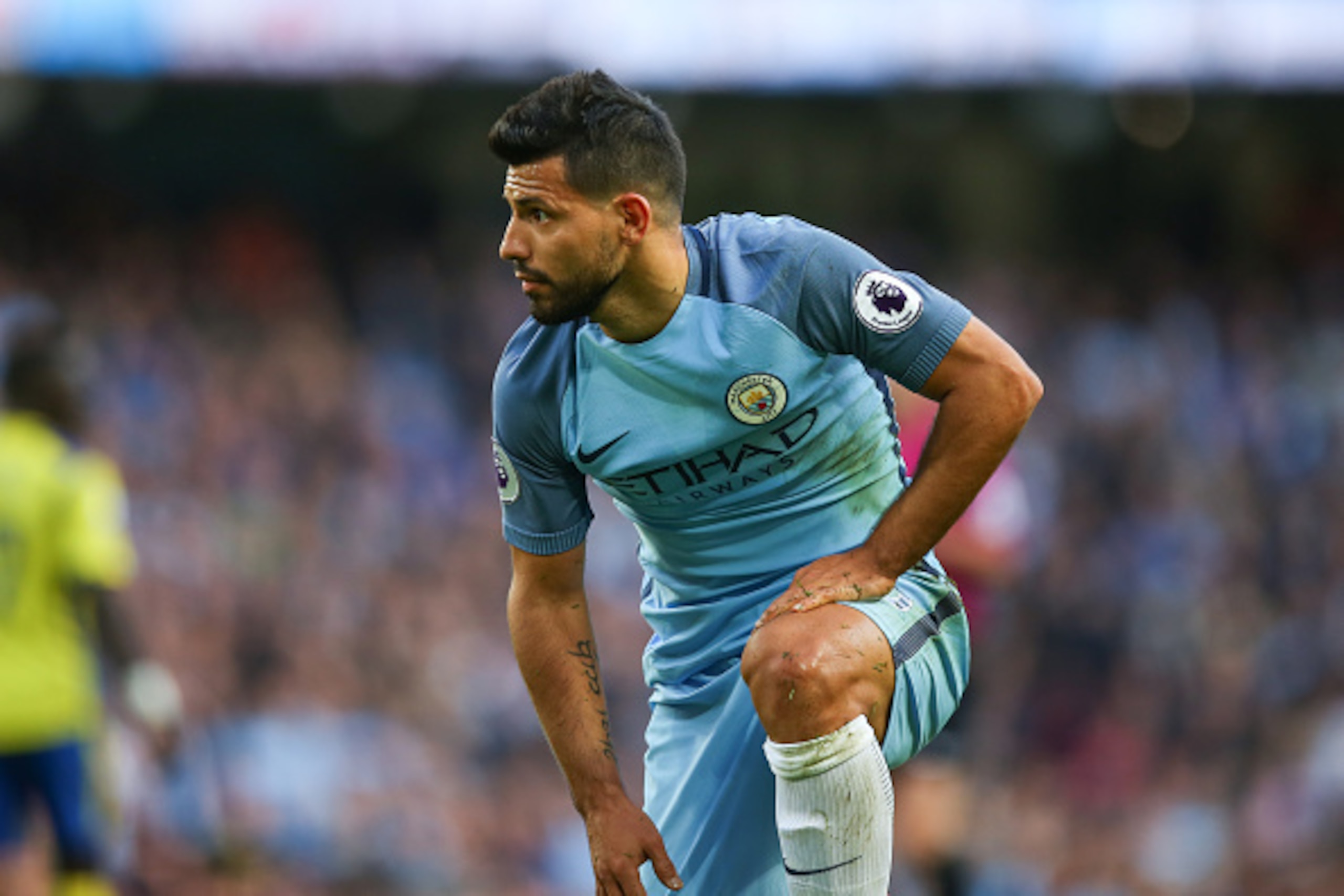 MANCHESTER, ENGLAND - OCTOBER 15: Sergio Aguero of Manchester City during the Premier League match between Manchester City and Everton at Etihad Stadium on October 15, 2016 in Manchester, England. (Photo by Robbie Jay Barratt - AMA/Getty Images) MANCHESTER, ENGLAND - OCTOBER 15: Sergio Aguero of Manchester City during the Premier League match between Manchester City and Everton at Etihad Stadium on October 15, 2016 in Manchester, England. (Photo by Robbie Jay Barratt - AMA/Getty Images)