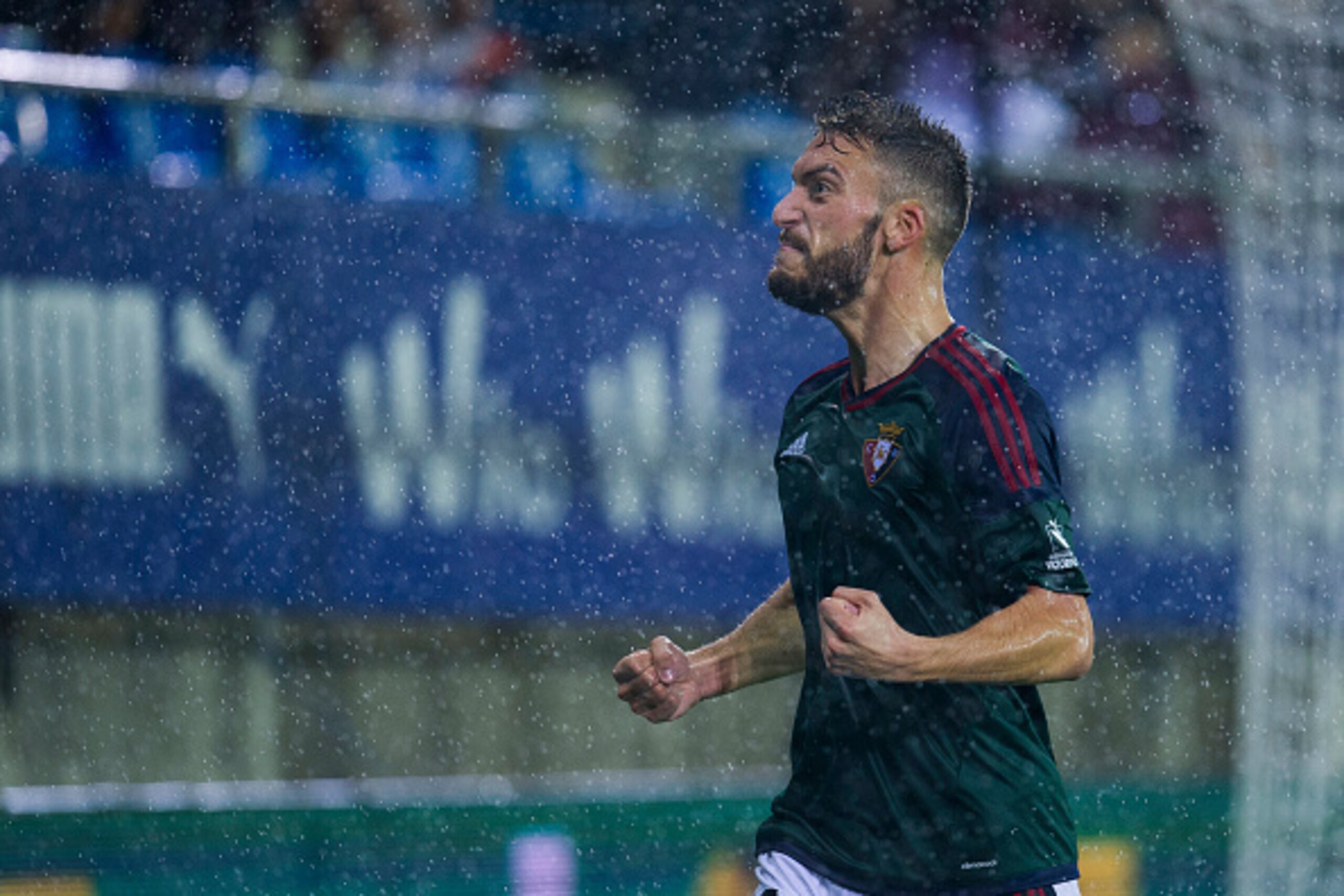 EIBAR, SPAIN - OCTOBER 17: Roberto Torres of CA Osasuna celebrates after scoring his team's third goal during the La Liga match between SD Eibar and CA Osasuna at Ipurua Municipal Stadium on October 17, 2016 in Eibar, Spain. (Photo by Juan Manuel Serran EIBAR, SPAIN - OCTOBER 17: Roberto Torres of CA Osasuna celebrates after scoring his team's third goal during the La Liga match between SD Eibar and CA Osasuna at Ipurua Municipal Stadium on October 17, 2016 in Eibar, Spain. (Photo by Juan Manuel Serran