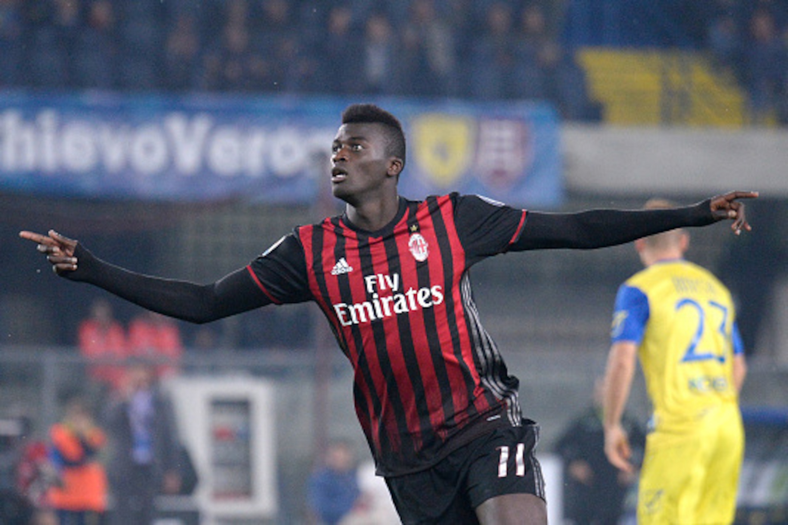 VERONA, ITALY - OCTOBER 16: M'Baye Niang of AC Milan celebrates after scoring his team's second goal during the Serie A match between AC Chievo Verona and AC Milan at Stadio Marc'Antonio Bentegodi on October 16, 2016 in Verona, Italy. (Photo by Dino Pa VERONA, ITALY - OCTOBER 16: M'Baye Niang of AC Milan celebrates after scoring his team's second goal during the Serie A match between AC Chievo Verona and AC Milan at Stadio Marc'Antonio Bentegodi on October 16, 2016 in Verona, Italy. (Photo by Dino Pa