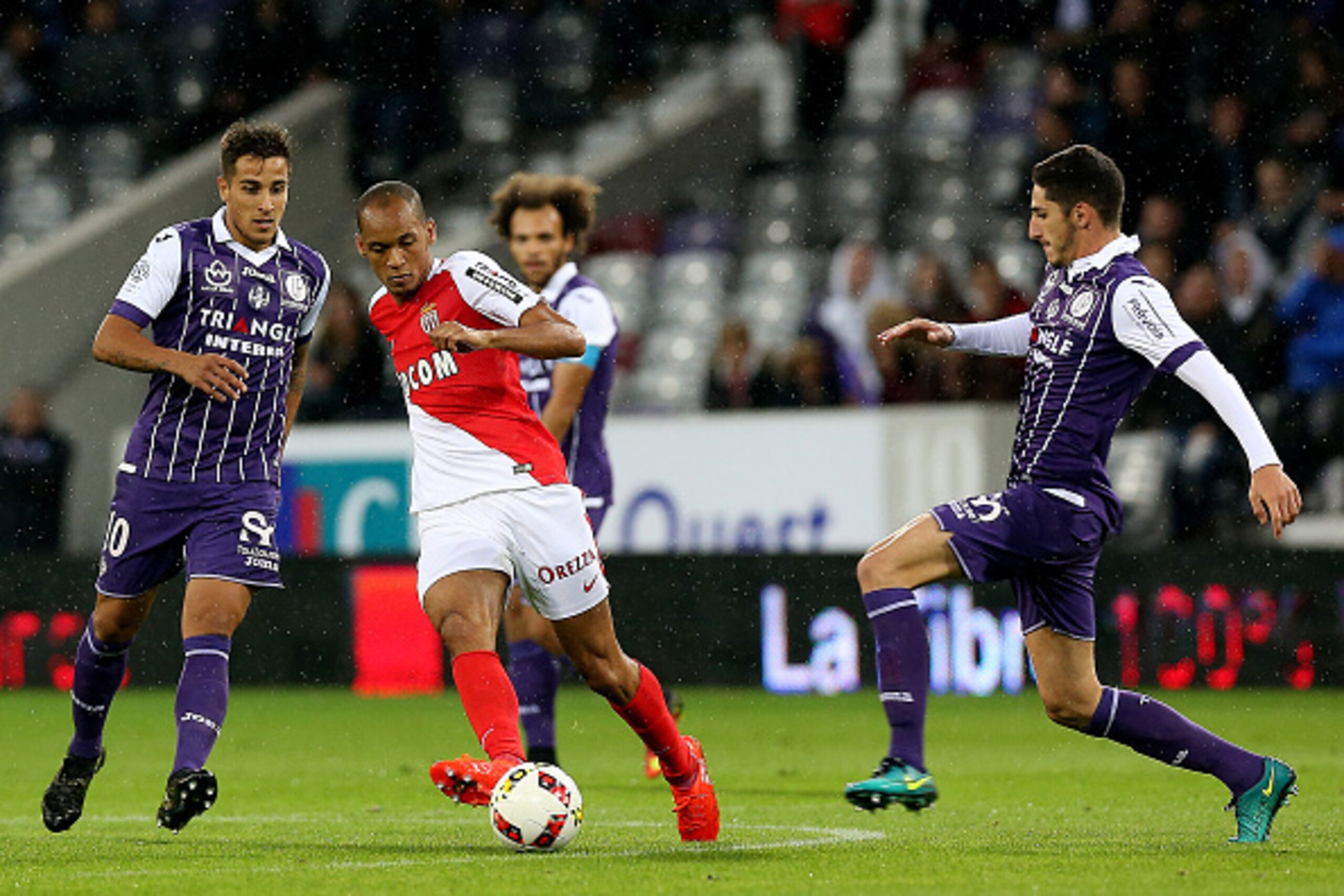 TOULOUSE, FRANCE - OCTOBER 14: Fabinho (C) of Monaco in action during the French Ligue 1 match between Toulouse and Monaco at Stadium on October 14, 2016 in Toulouse, France. (Photo by Romain Perrocheau/Getty Images) TOULOUSE, FRANCE - OCTOBER 14: Fabinho (C) of Monaco in action during the French Ligue 1 match between Toulouse and Monaco at Stadium on October 14, 2016 in Toulouse, France. (Photo by Romain Perrocheau/Getty Images)