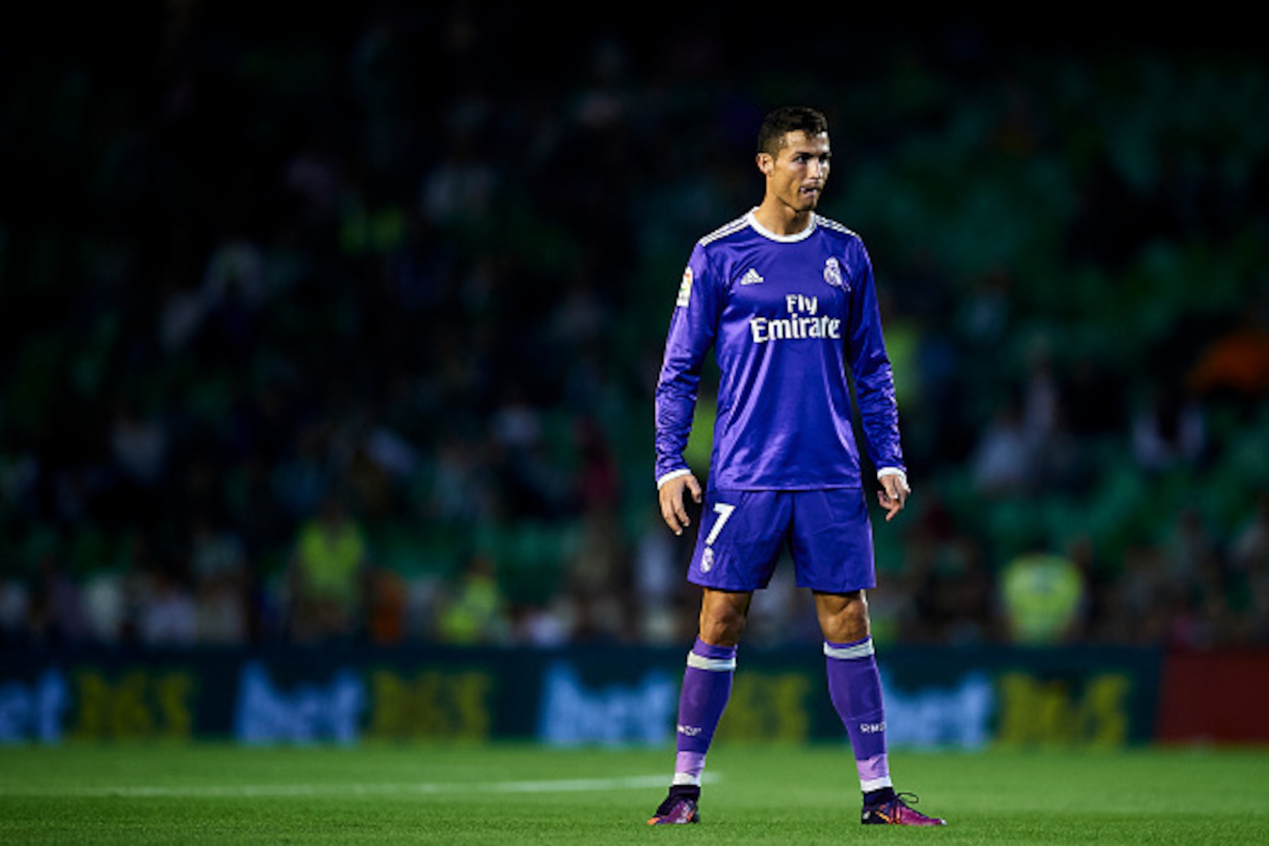 SEVILLE, SPAIN - OCTOBER 15:  Cristiano Ronaldo of Real Madrid CF in action during the match between Real Betis Balompie and Real Madrid CF as part of La Liga at Benito Villamrin stadium October 15, 2016 in Seville, Spain.  (Photo by Aitor Alcalde/Getty I