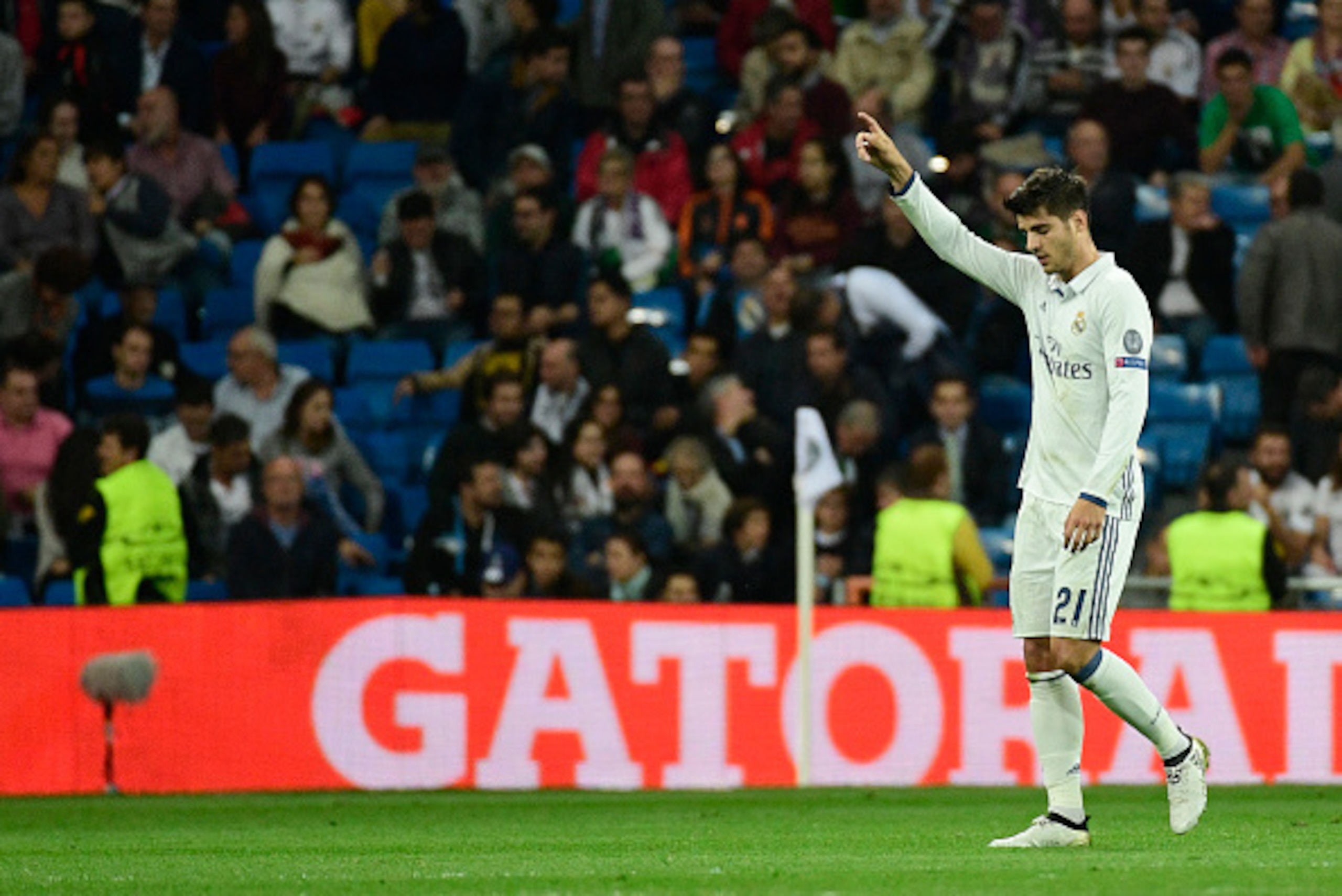 Real Madrid's forward Alvaro Morata celebrates after scoring during the UEFA Champions League football match Real Madrid CF vs Legia  Legia Warszawa at the Santiago Bernabeu stadium in Madrid on October 18, 2016. / AFP / PIERRE-PHILIPPE MARCOU        (Pho