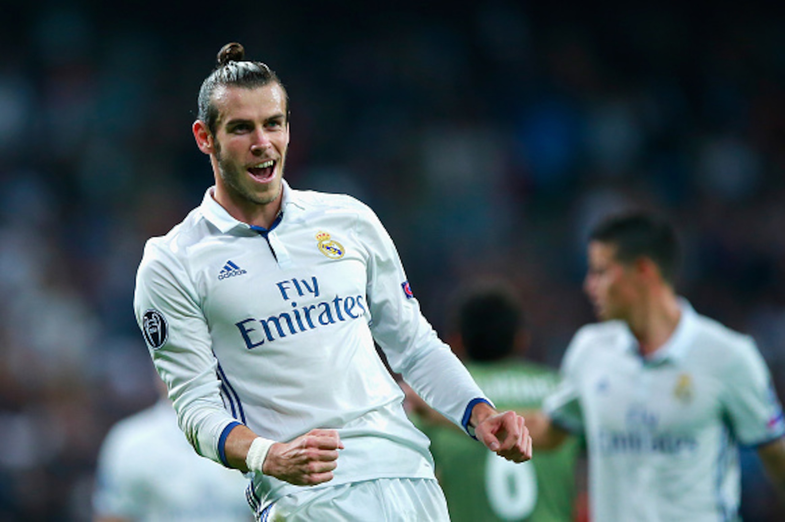 MADRID, SPAIN - OCTOBER 18:  Gareth Bale of Real Madrid celebrates scoring his team's first goal during the UEFA Champions League Group F match between Real Madrid CF and Legia Warszawa at Bernabeu on October 18, 2016 in Madrid, Spain.  (Photo by Gonzalo 