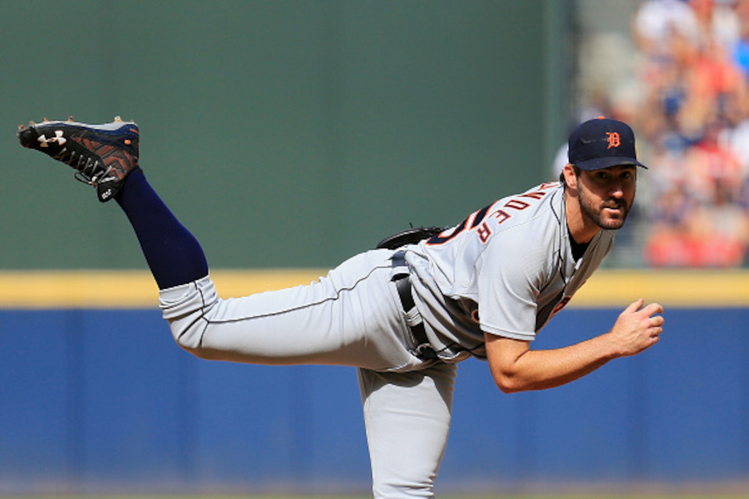 ATLANTA, GA - OCTOBER 02: Justin Verlander #35 of the Detroit Tigers pitches in the first inning against the Atlanta Braves at Turner Field on October 2, 2016 in Atlanta, Georgia. (Photo by Daniel Shirey/Getty Images)