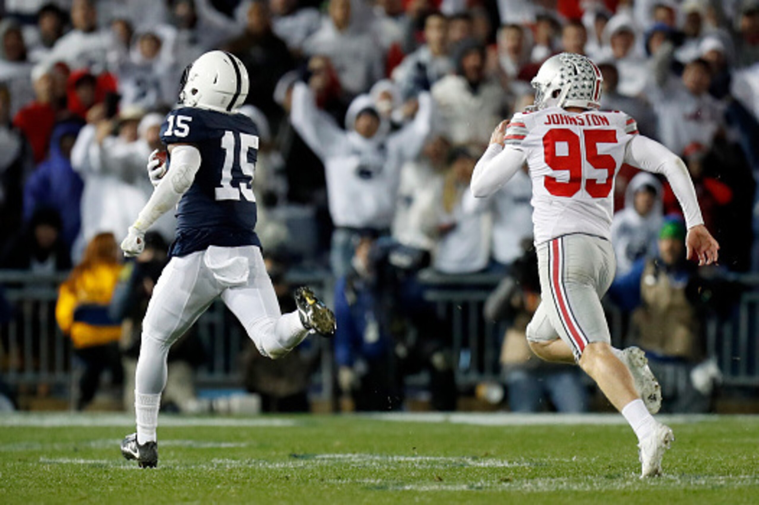 STATE COLLEGE, PA - OCTOBER 22:  Grant Haley #15 of the Penn State Nittany Lions returns a field goal block 60 yards for a touchdown in the fourth quarter during the game against the Ohio State Buckeyes on October 22, 2016 at Beaver Stadium in State Colle